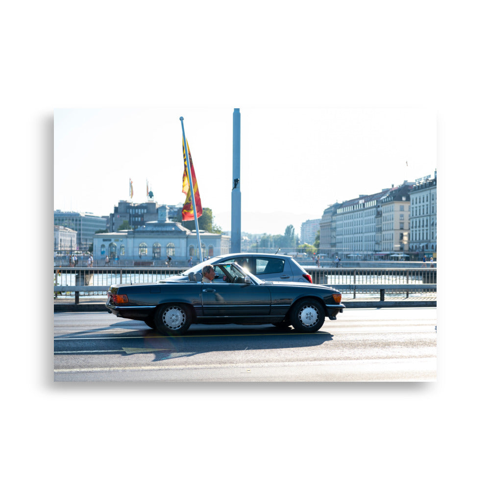 Poster photographique 'Mercedes Benz 300 SL', montrant la voiture classique dans une mise en scène de rue élégante.