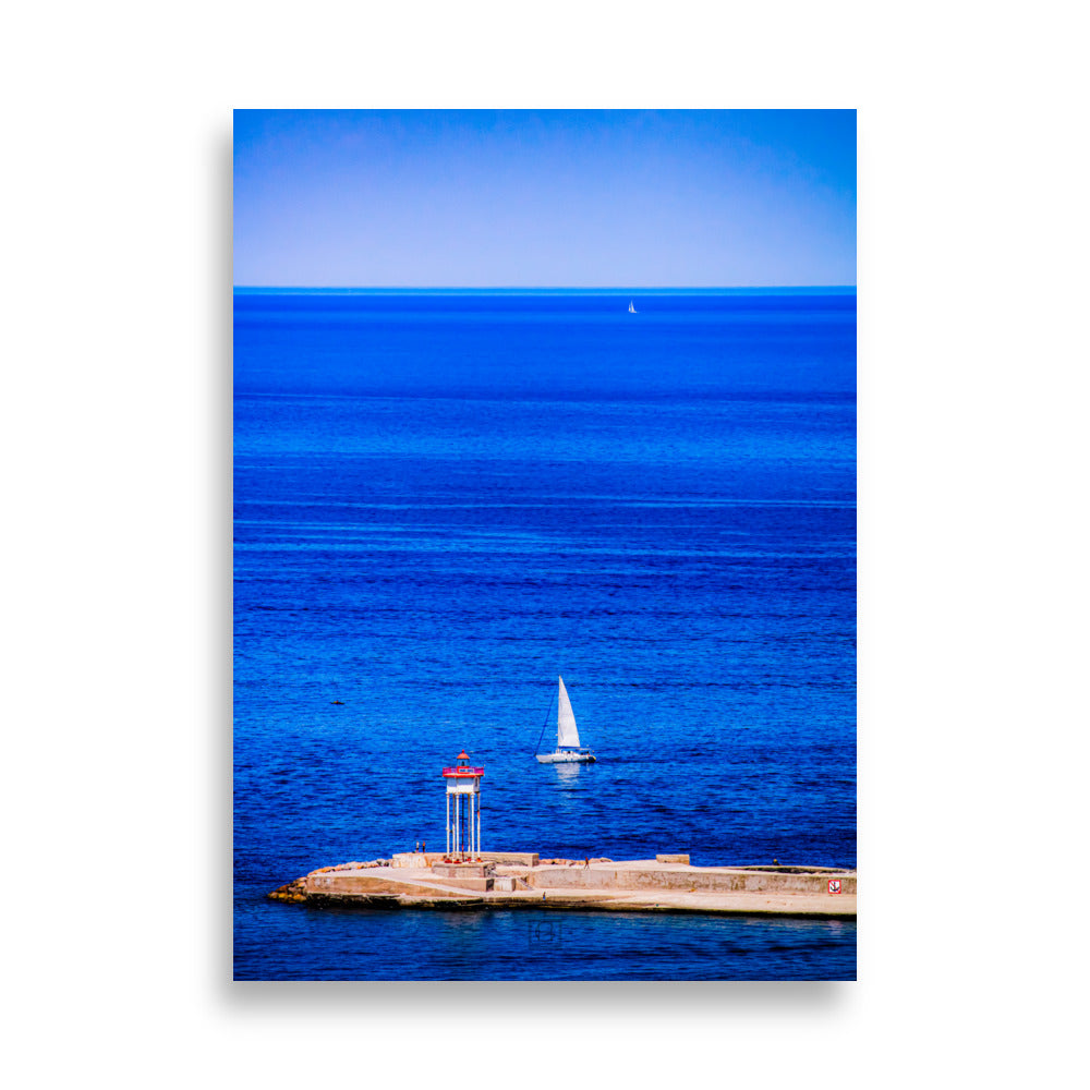 Photographie "Évasion" par Hadrien Geraci, phare et voiliers sur l'océan