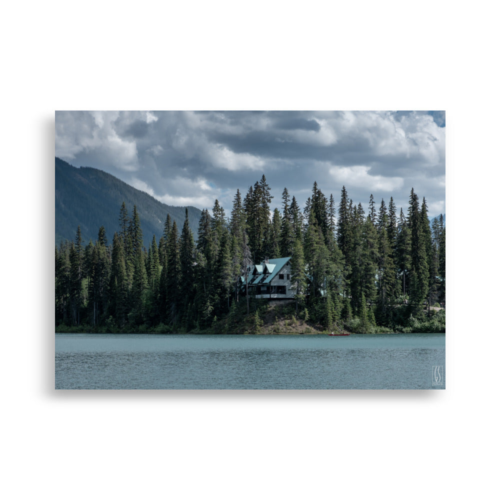 Poster "Canada Dream" par Galdric Sibiude, capturant une scène tranquille au bord d'un lac, idéal pour ceux qui apprécient le calme et les paysages naturels.