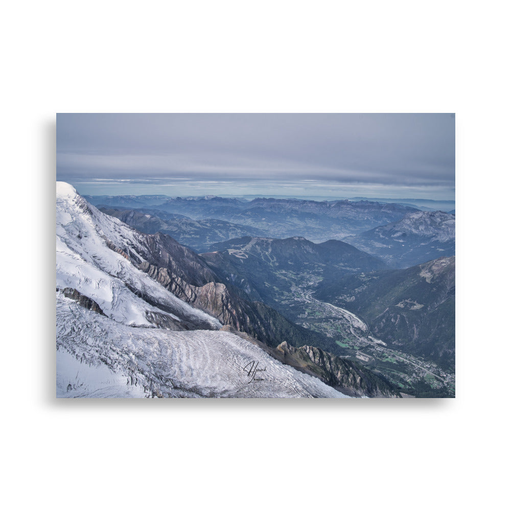 Panorama alpin spectaculaire dans le poster "Horizon sans fin" de Henock Lawson, montrant des sommets enneigés et une étendue sauvage.