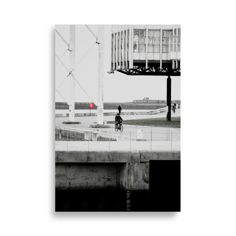 Photographie d'un cycliste sur les quais du Havre.