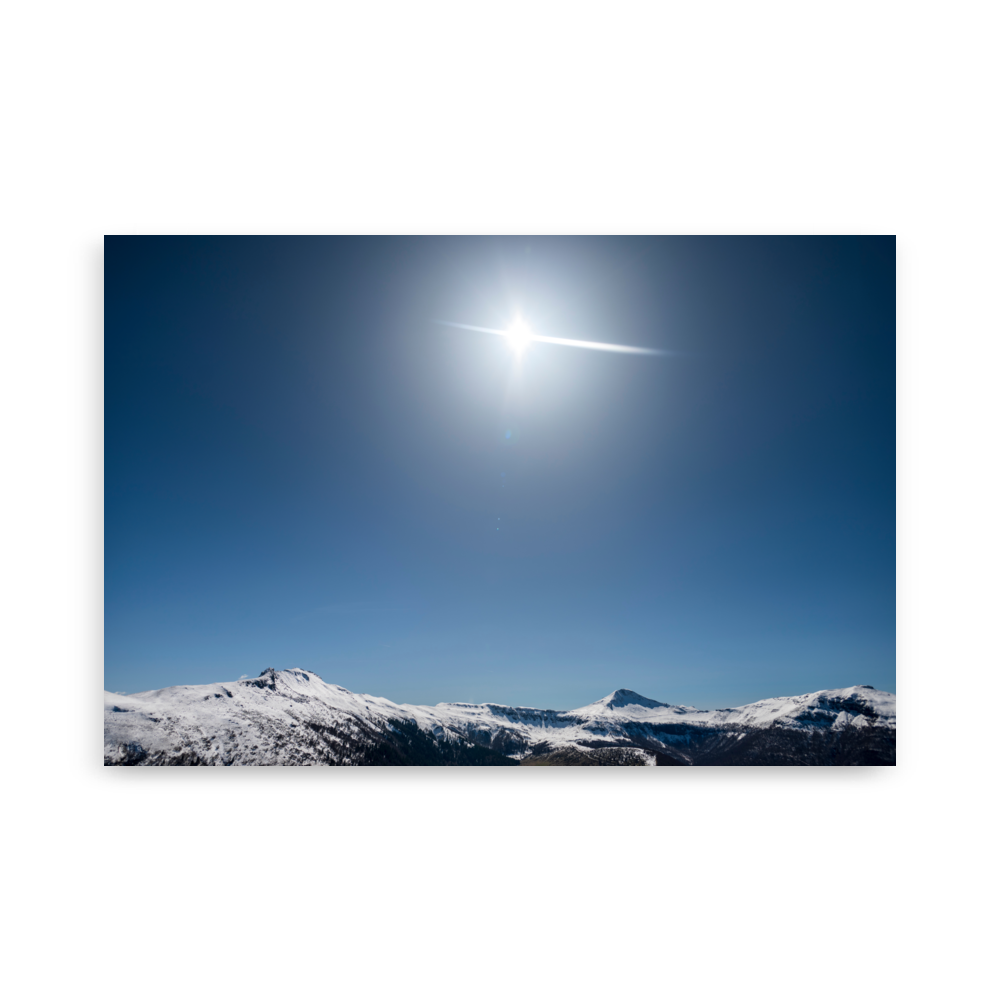 Poster de la photographie "Montagnes du Cantal N09", montagnes enneigées du Cantal sous un ciel bleu.