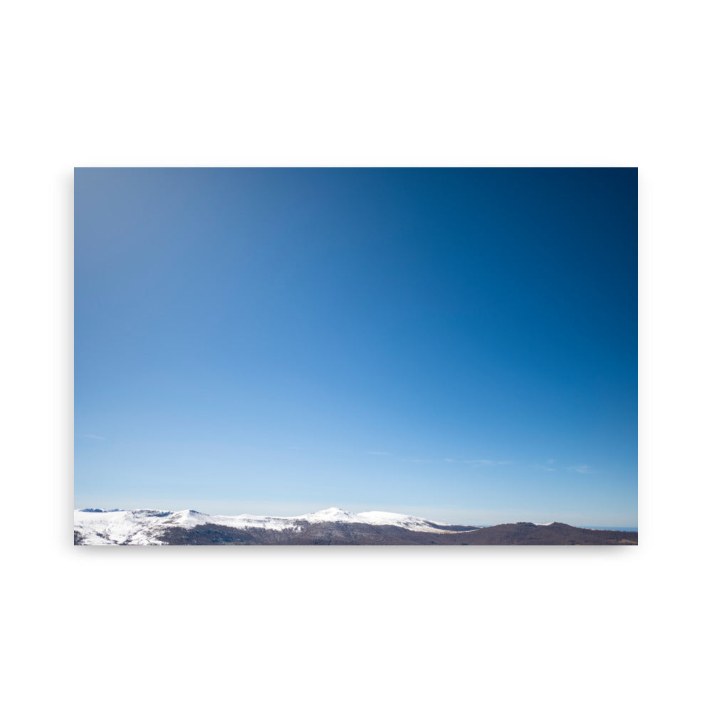 Montagnes du Cantal N13 - Paysage de montagnes enneigées dans le Cantal - La Boutique du Poster