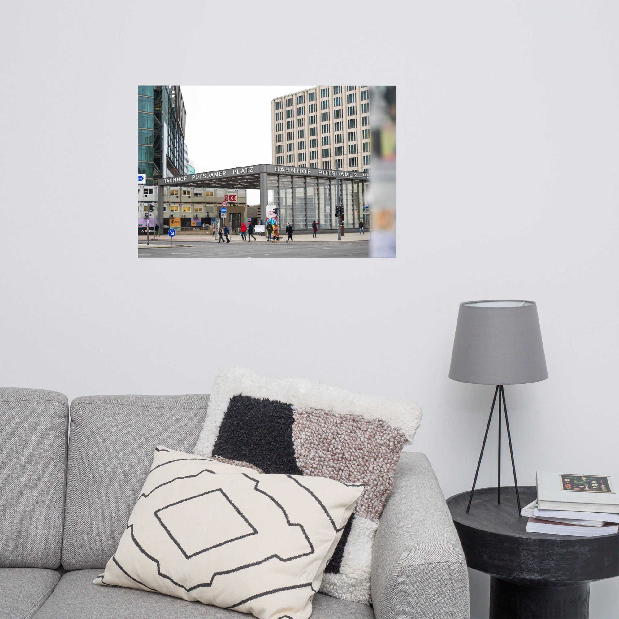 Photographie 'Bahnhof Potsdamer Platz' représentant l'extérieur de la gare à Berlin