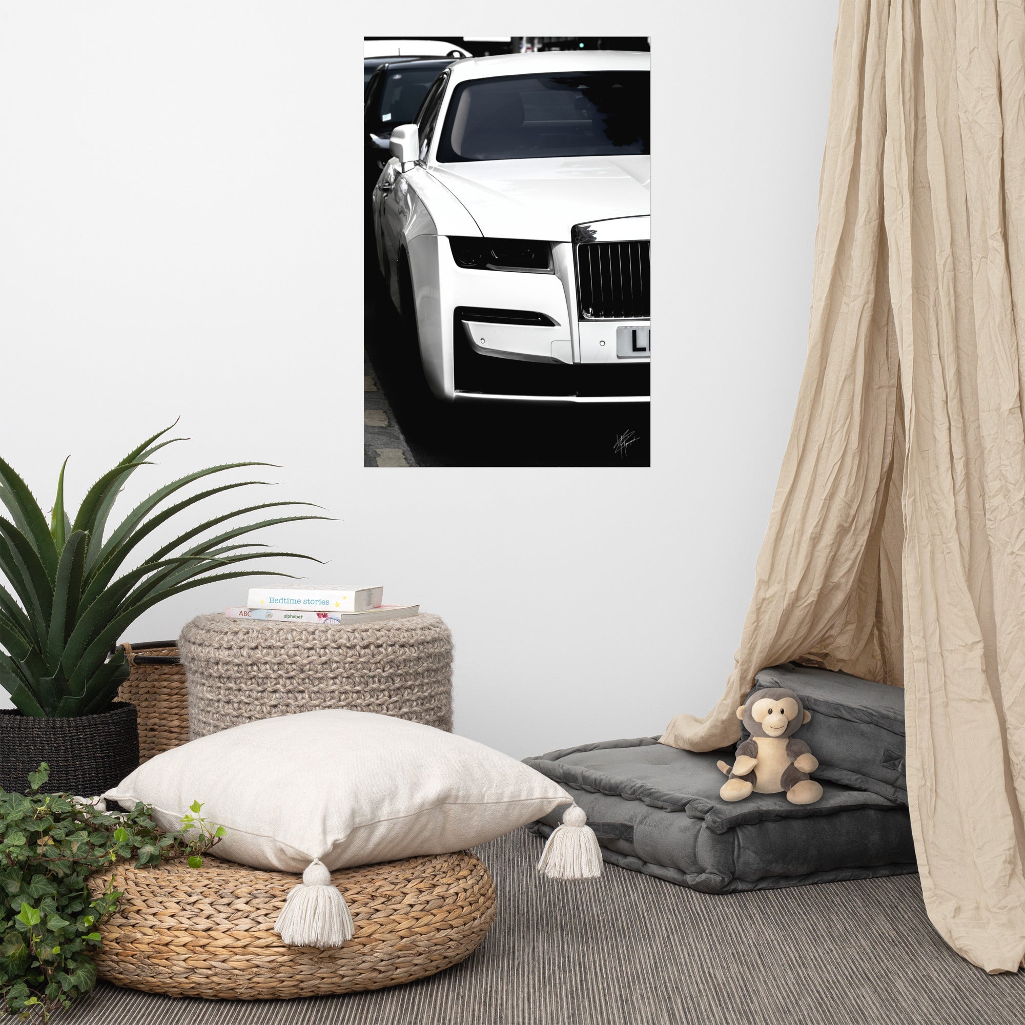 Photographie en noir et blanc de la luxueuse Rolls-Royce Ghost.