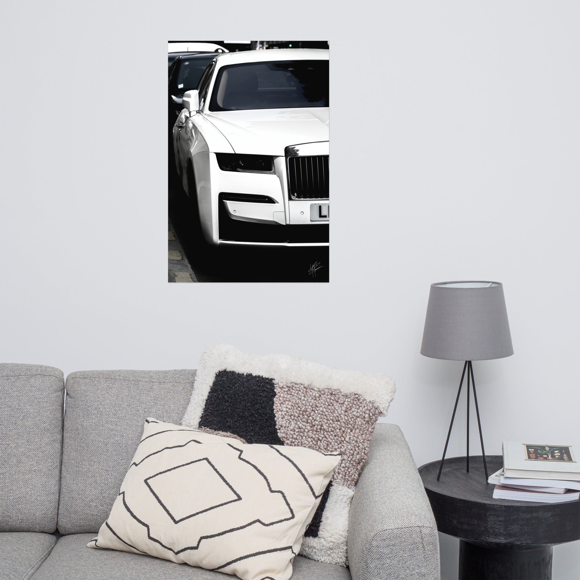 Photographie en noir et blanc de la luxueuse Rolls-Royce Ghost.