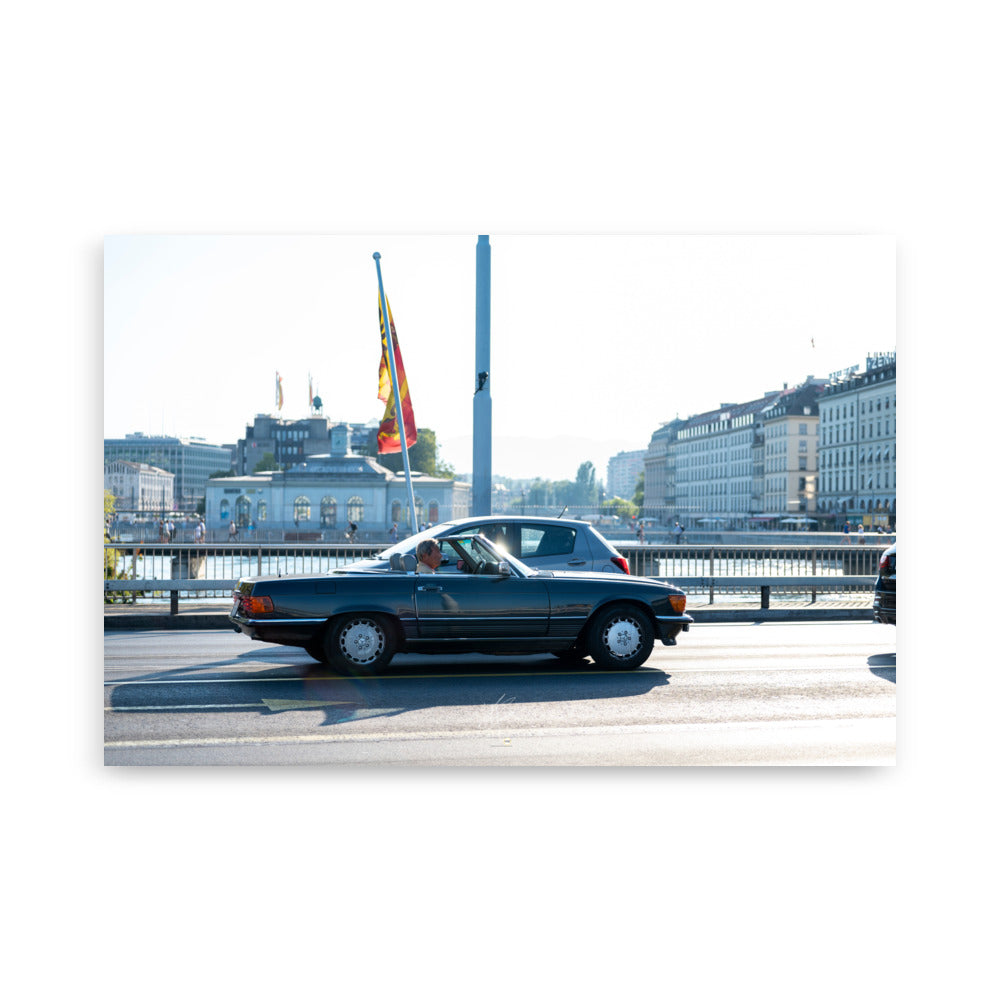 Poster photographique 'Mercedes Benz 300 SL', montrant la voiture classique dans une mise en scène de rue élégante.