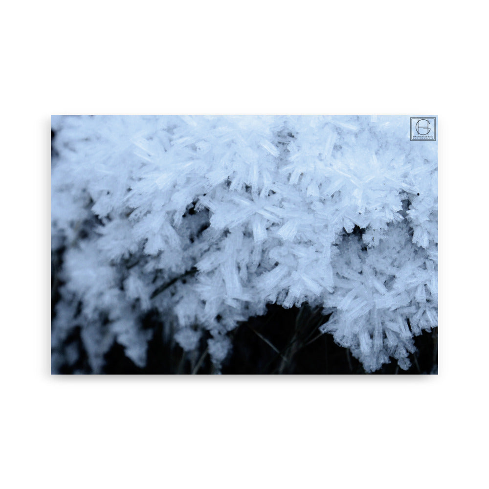 Cristaux de glace étincelants formés à la cascade d'Ars, une représentation hivernale capturée par Hadrien Geraci.