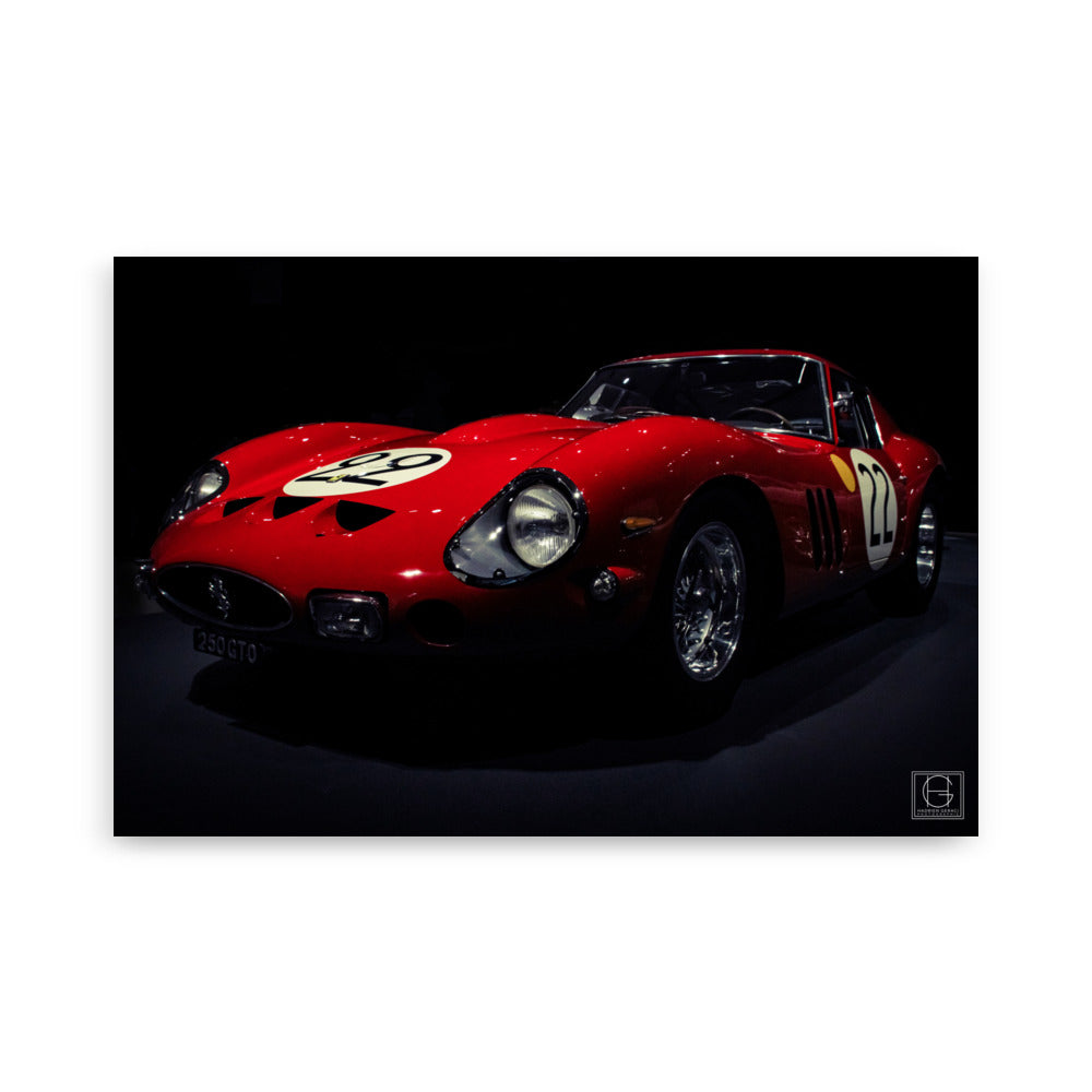 Ferrari 250 GTO majestueusement mise en scène, une icône de l'automobile vintage capturée par Hadrien Geraci.
