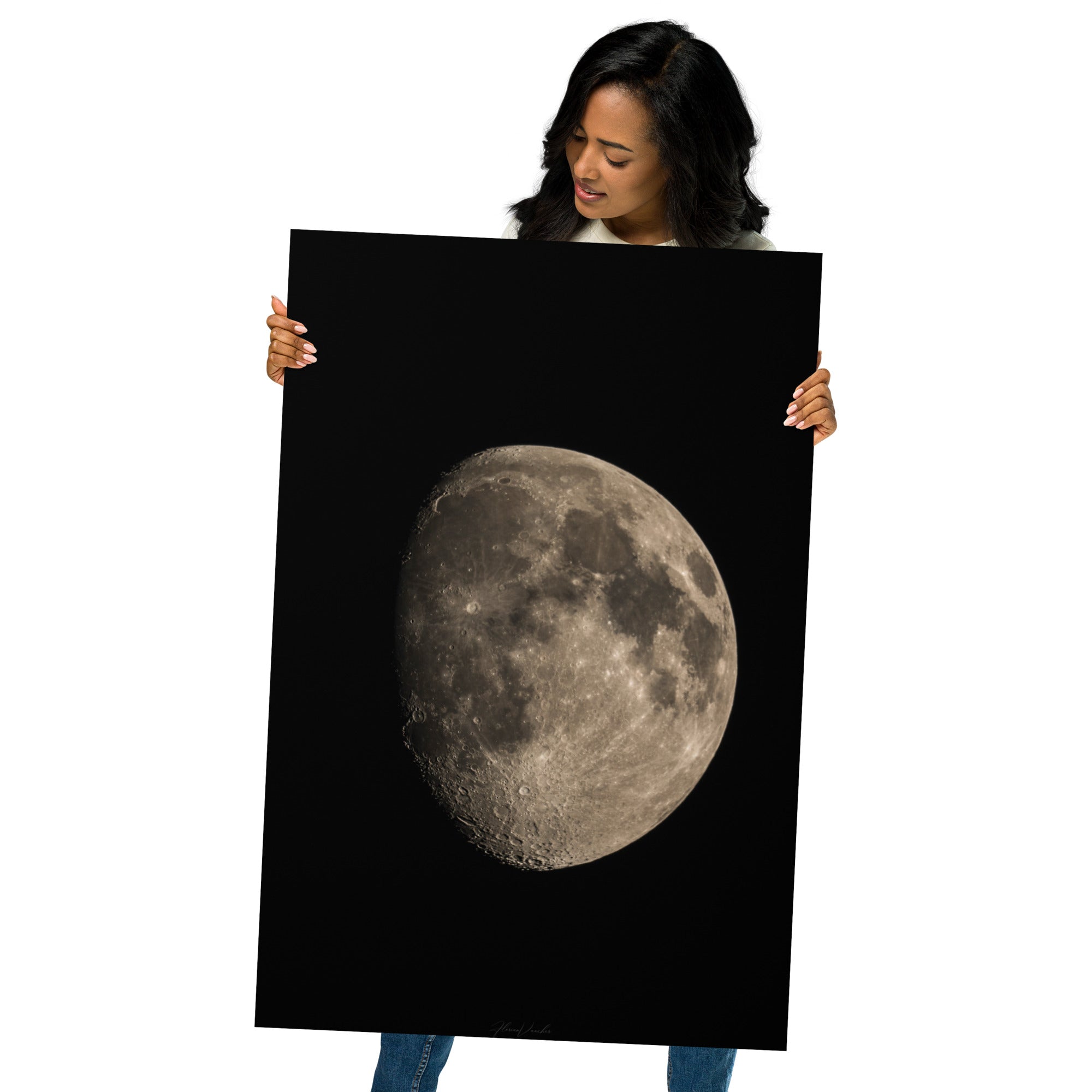 Image détaillée de la Lune montrant une moitié brillante et une moitié engloutie par l'ombre, une œuvre d'art photographique réalisée par Florian Vaucher.