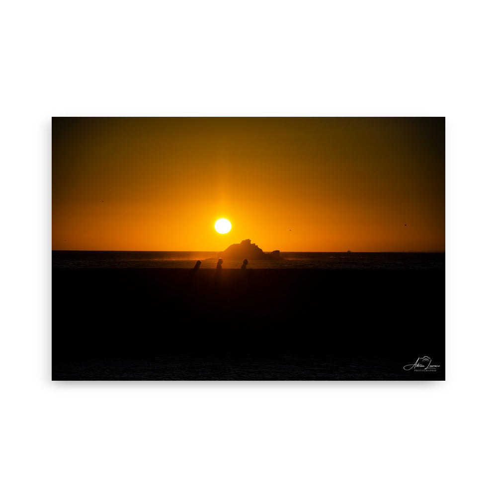 Photographie 'La marche Solaire' d'Adrien Louraco, montrant le coucher de soleil et la danse de lumière et d'ombre.