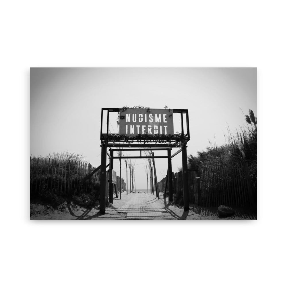 "Nudisme interdit" - photographie en noir et blanc par Hadrien Geraci