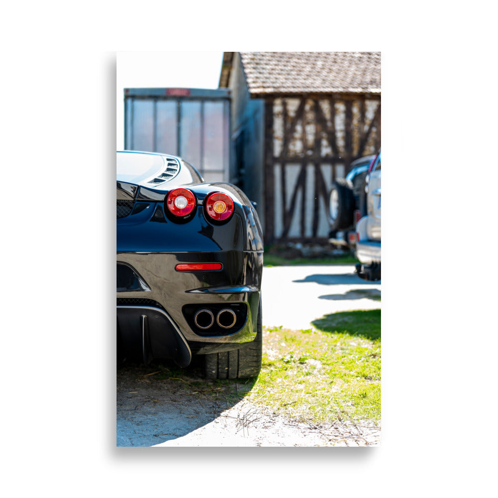 Poster artistique de la Ferrari F430 N01, signé par Yann Peccard, mettant en exergue la beauté et la performance de cette voiture légendaire.