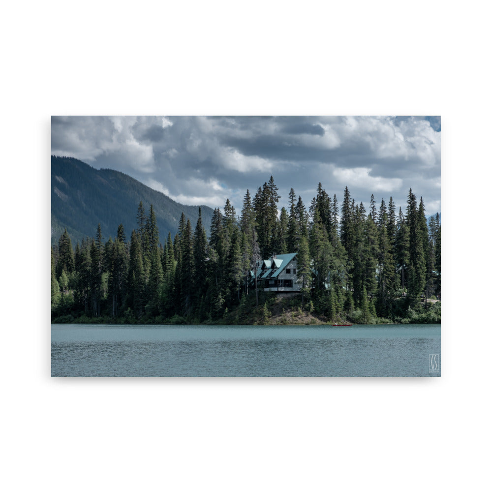 Poster "Canada Dream" par Galdric Sibiude, capturant une scène tranquille au bord d'un lac, idéal pour ceux qui apprécient le calme et les paysages naturels.