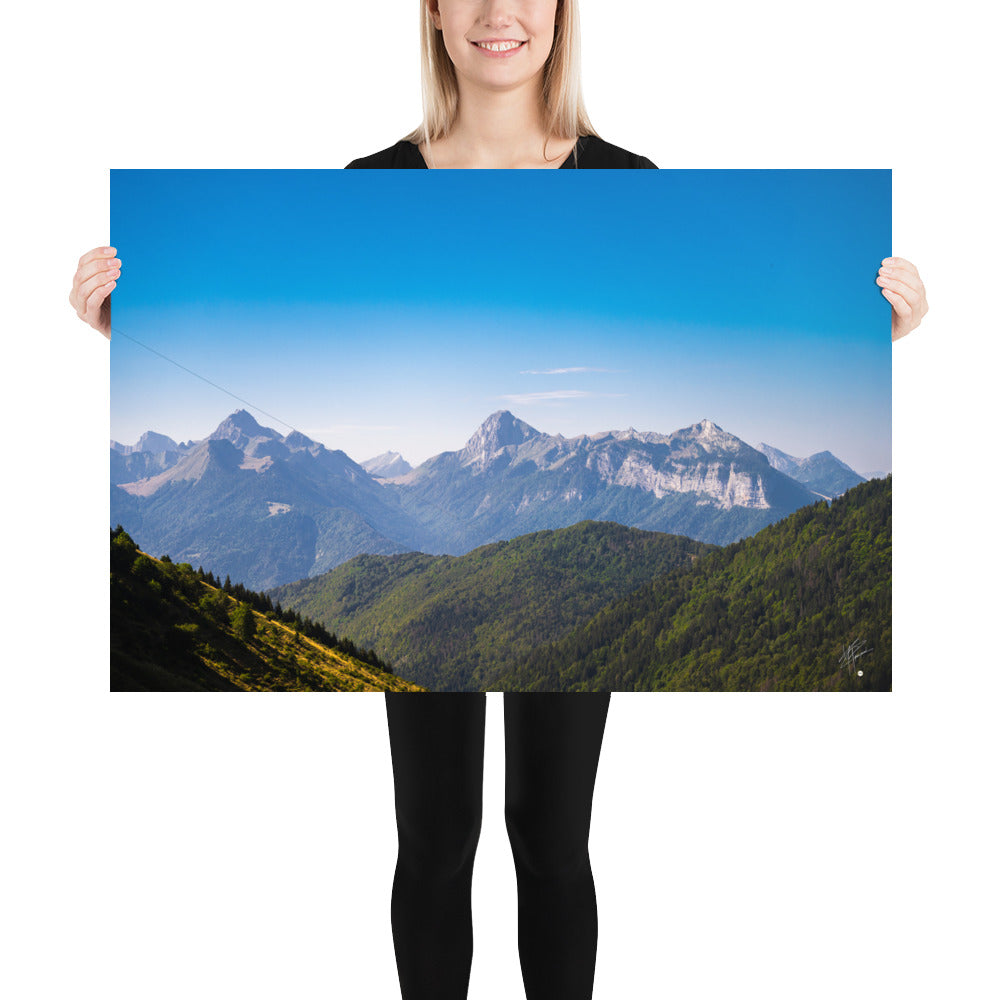 Poster photographique 'Les Bauges', montrant une vue captivante des montagnes de la Haute-Savoie en France.