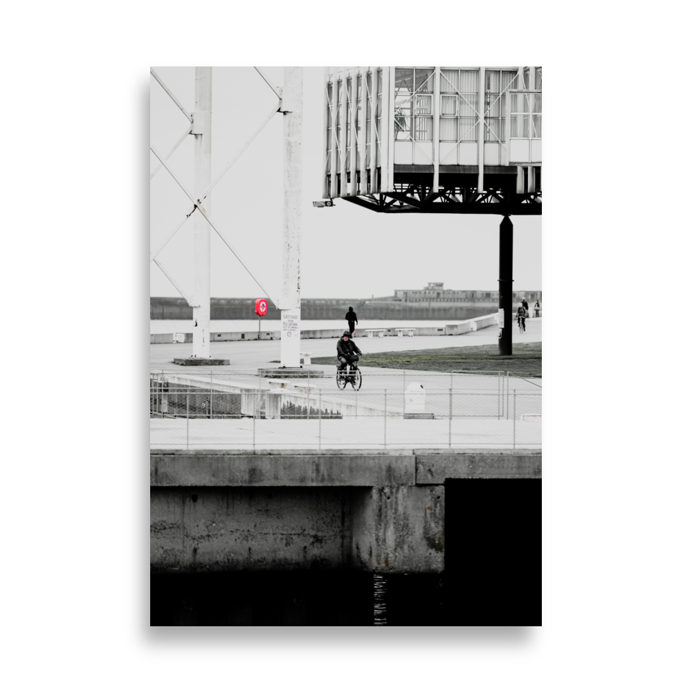 Photographie d'un cycliste sur les quais du Havre.