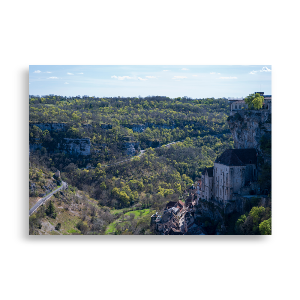 Photographie du paysage de Rocamadour, montrant les constructions impressionnantes érigées sur la roche.