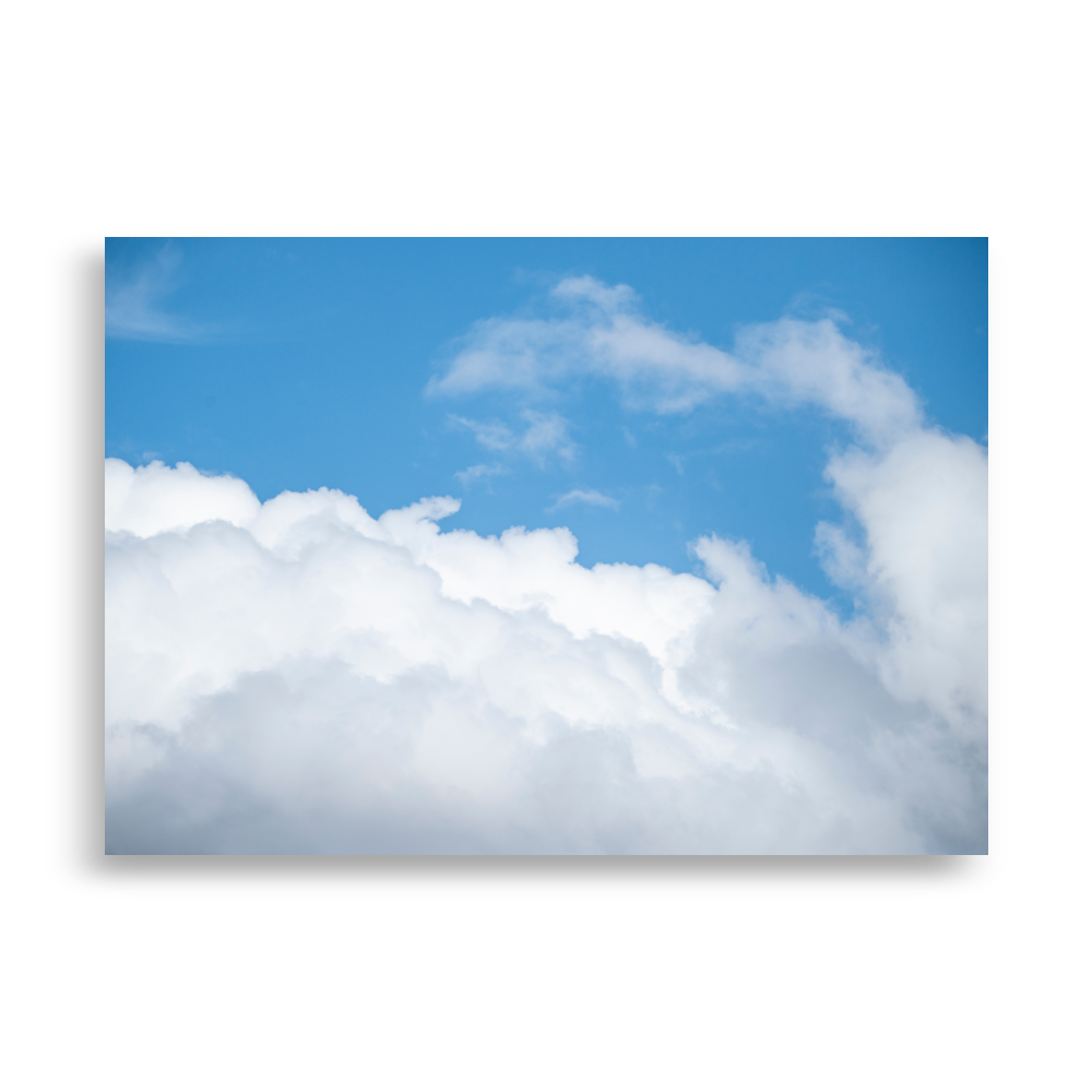 Poster de la photographie "Nuages N16", montrant un ciel paisible rempli de nuages.