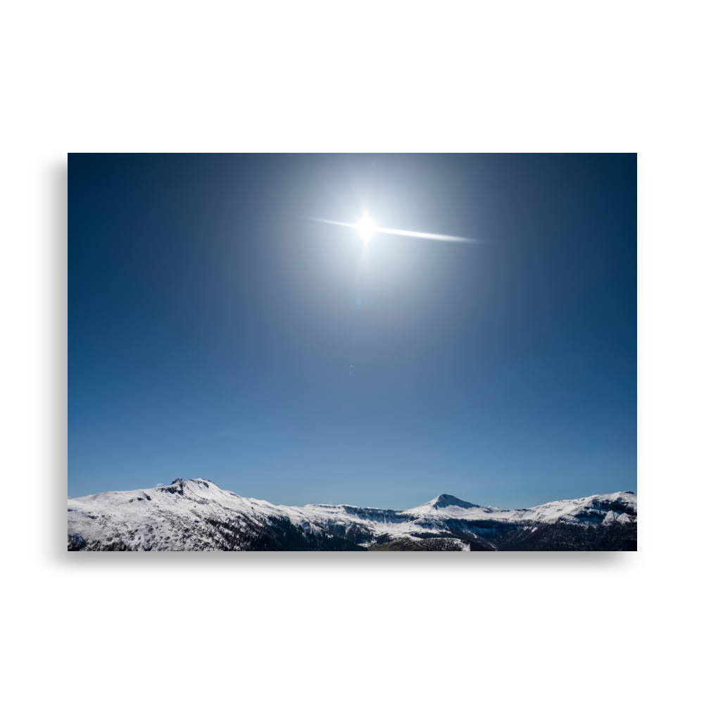 Poster de la photographie "Montagnes du Cantal N09", montagnes enneigées du Cantal sous un ciel bleu.