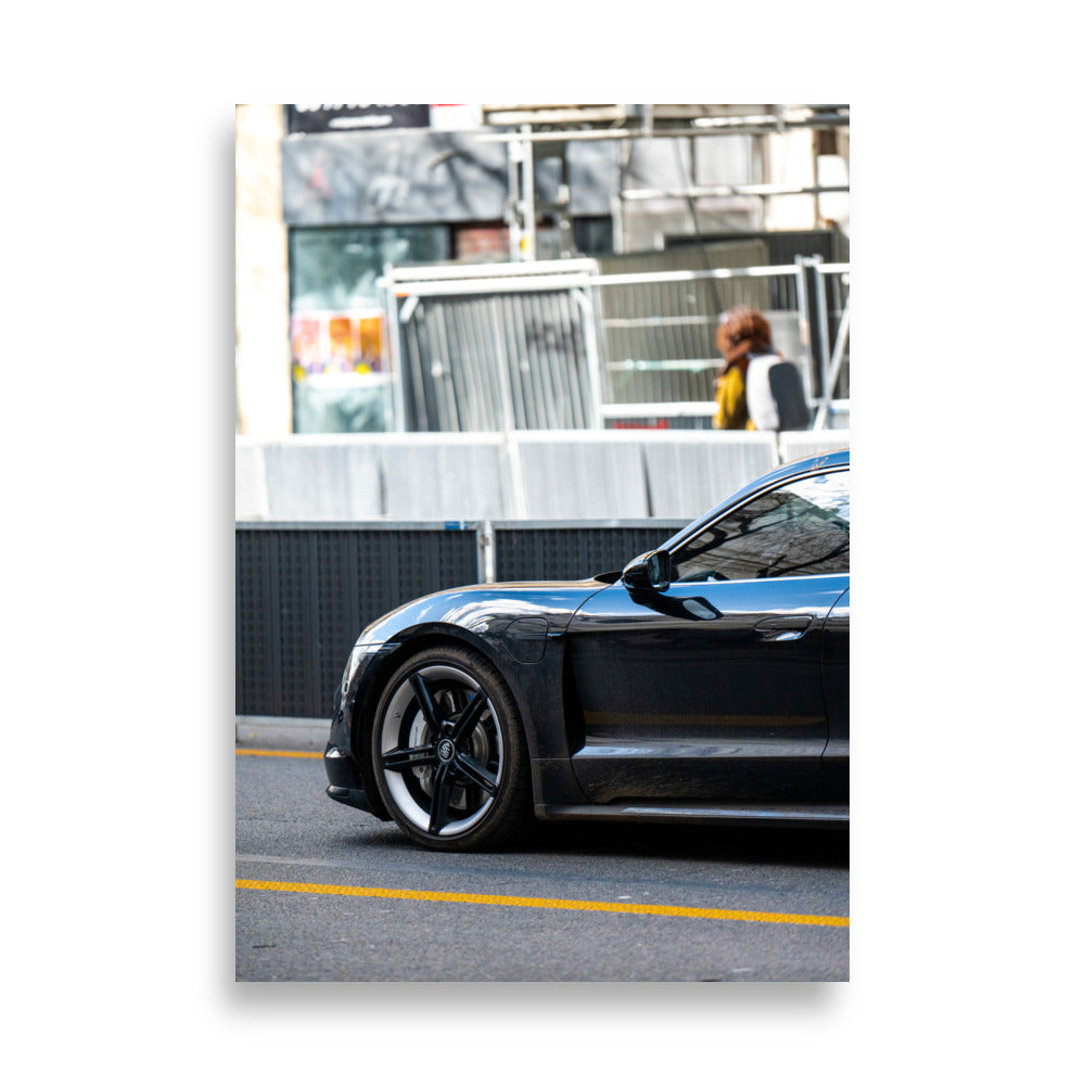 Poster 'Porsche Taycan N02' mettant en scène une photographie d'une Porsche Taycan, voiture de sport moderne.