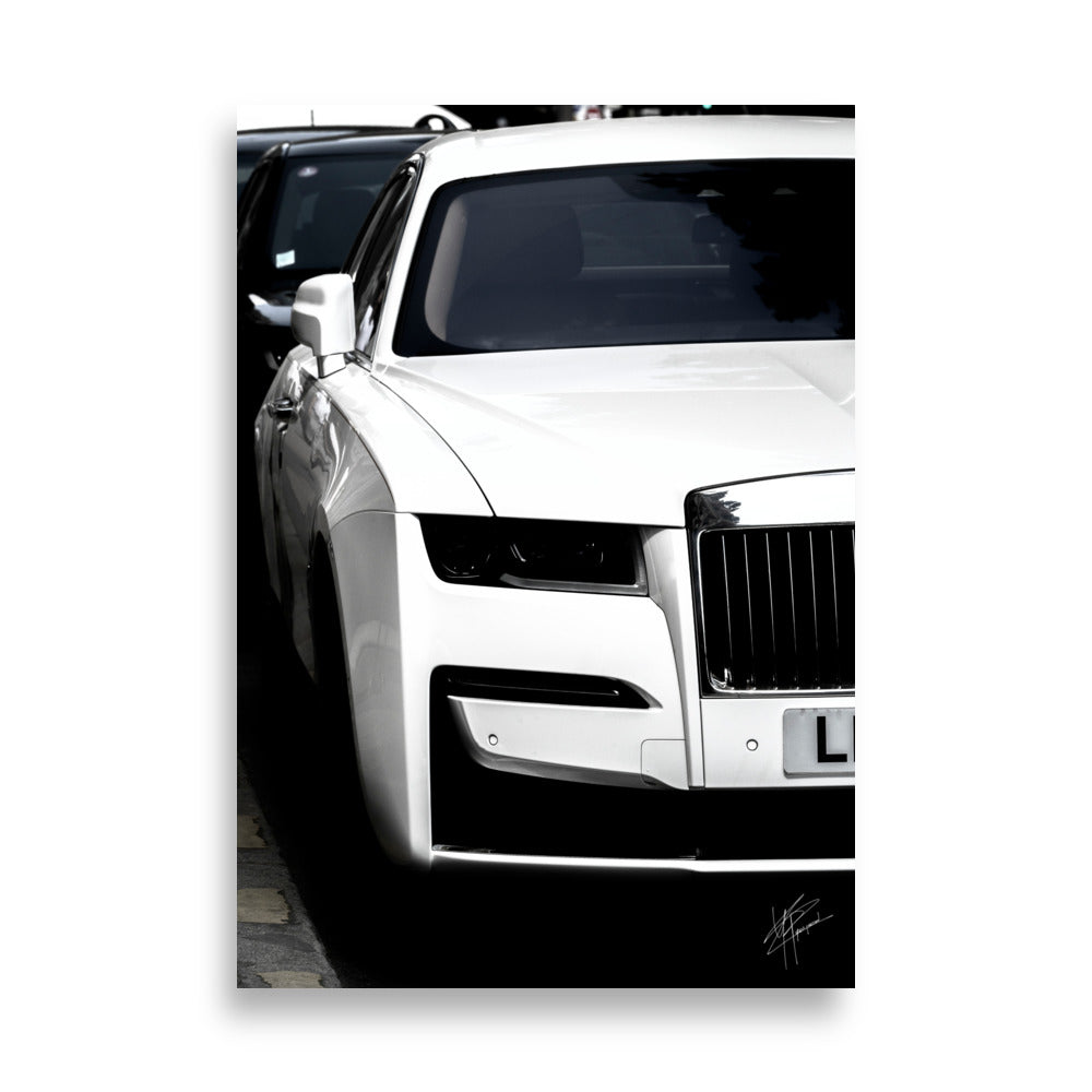 Photographie en noir et blanc de la luxueuse Rolls-Royce Ghost.