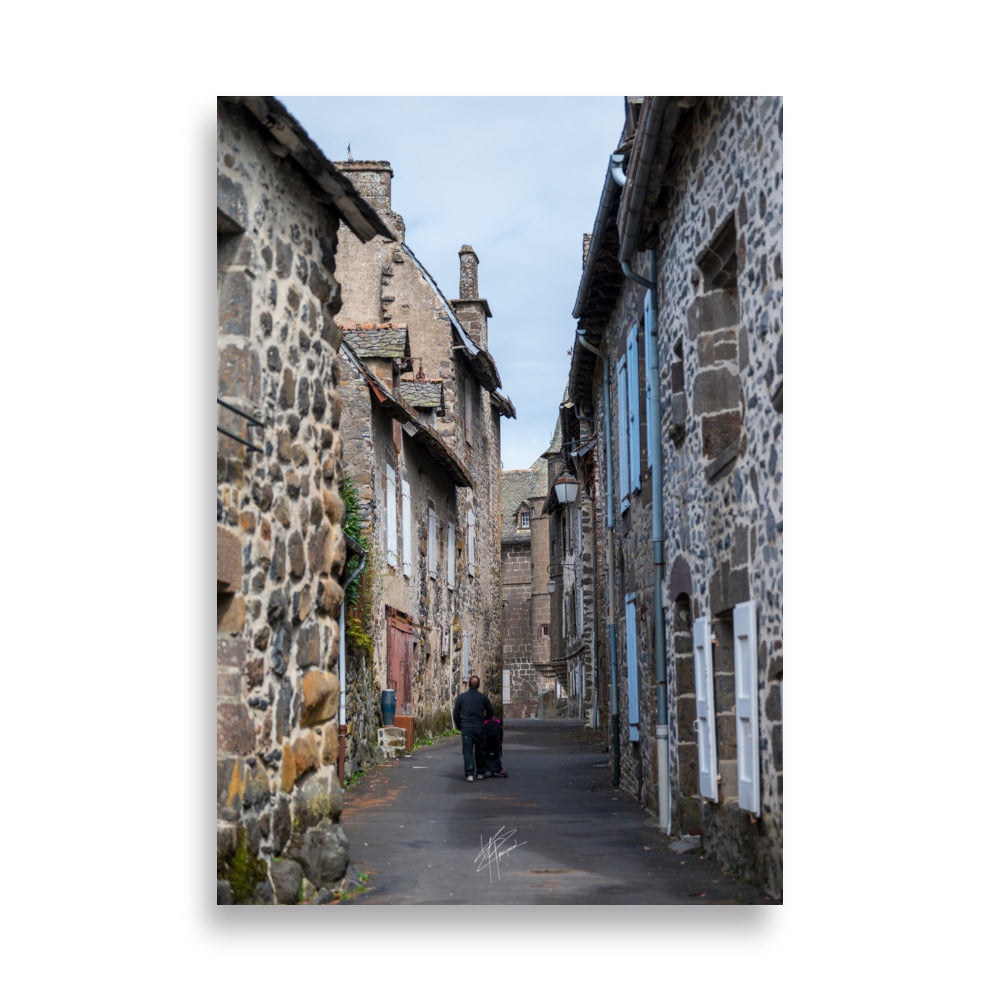 Photographie de la "Rue des Nobles" à Salers, illustrant le patrimoine médiéval de la ville.