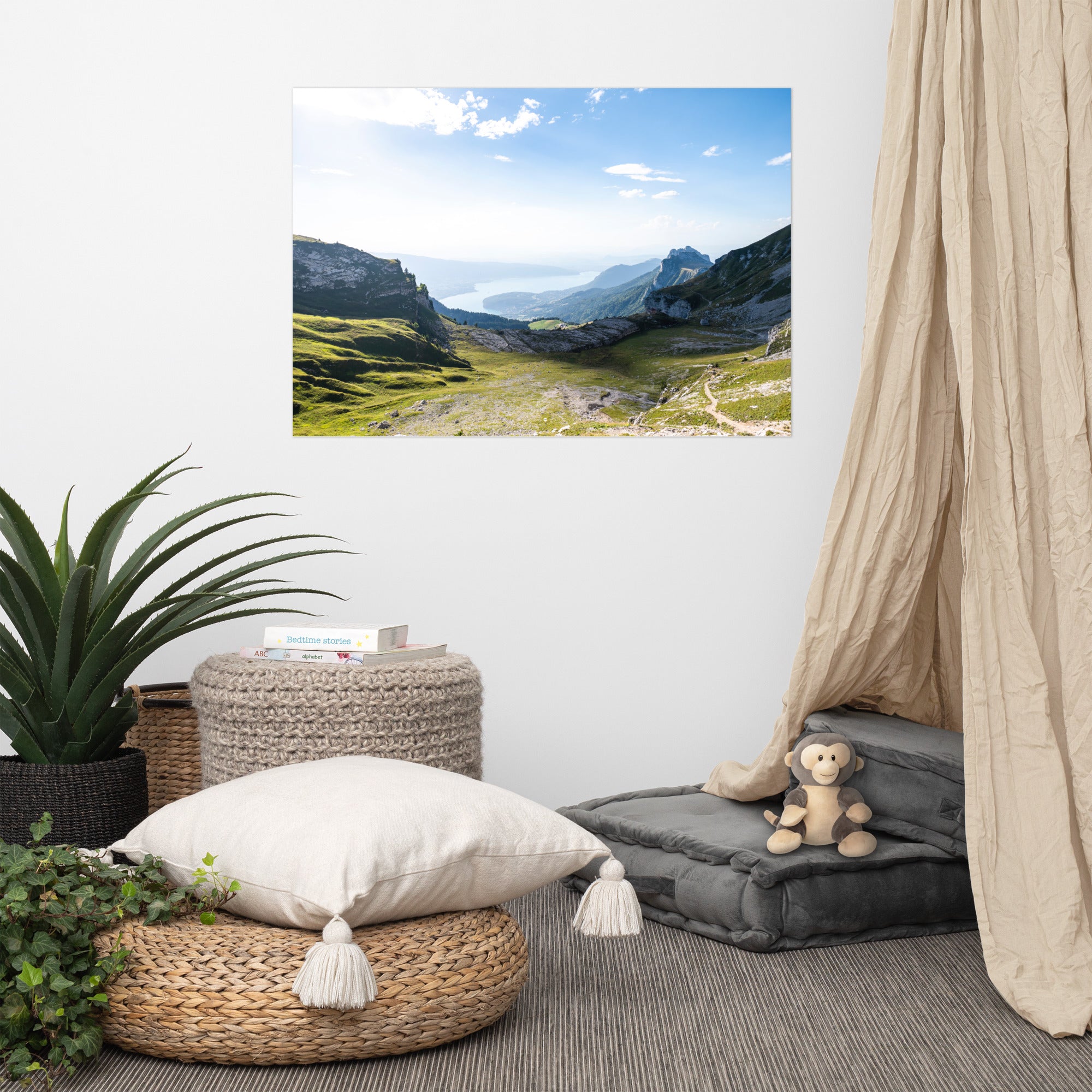 Poster 'Panorama' représentant une vue panoramique du lac d'Annecy en Haute-Savoie, capturant la tranquillité et la beauté naturelle du lieu.