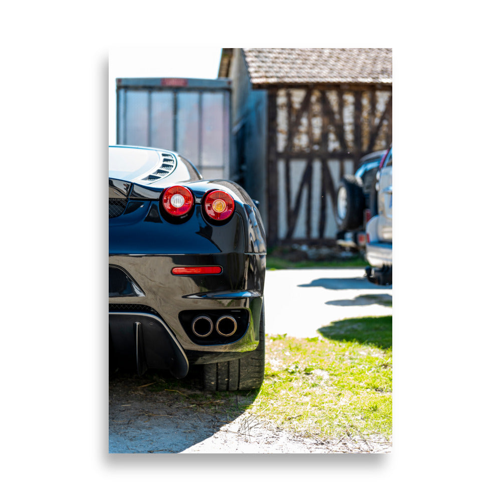 Poster artistique de la Ferrari F430 N01, signé par Yann Peccard, mettant en exergue la beauté et la performance de cette voiture légendaire.