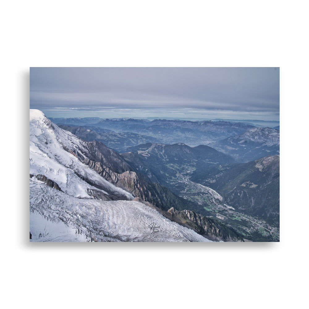 Panorama alpin spectaculaire dans le poster "Horizon sans fin" de Henock Lawson, montrant des sommets enneigés et une étendue sauvage.