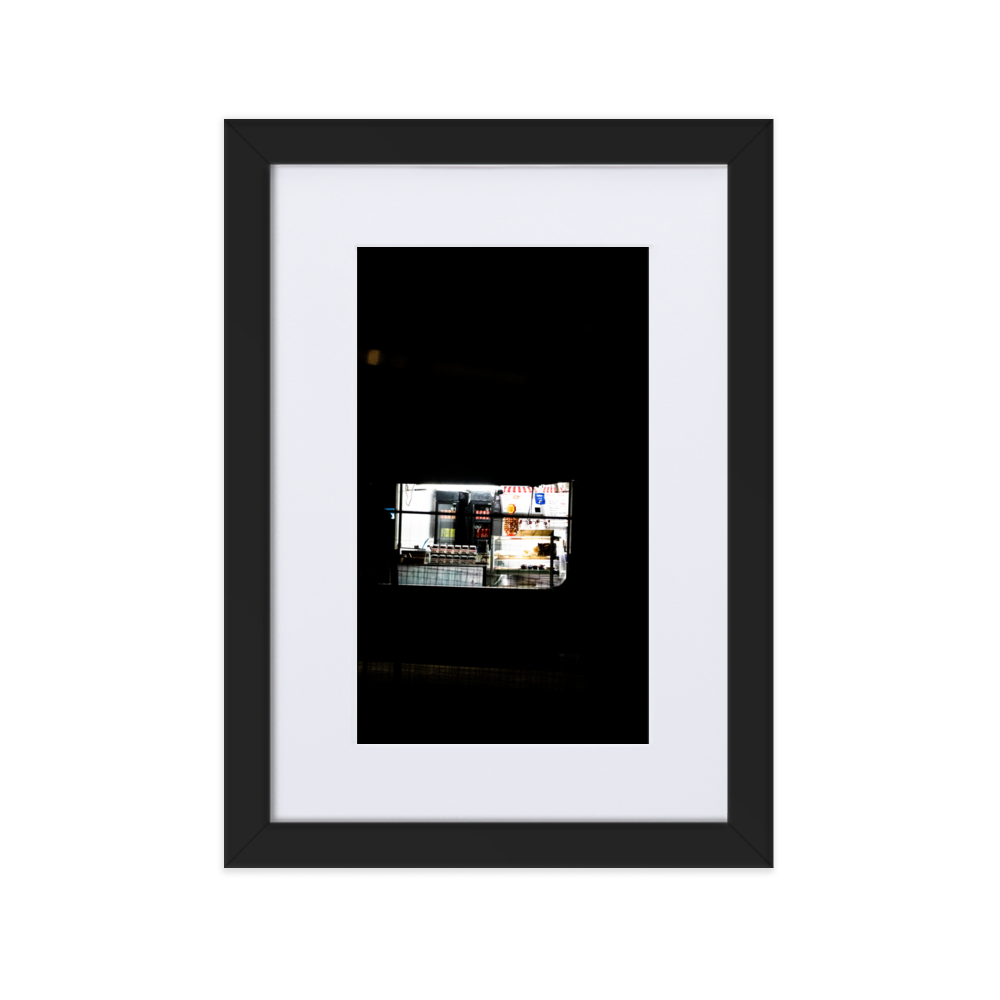 Poster - Kiosque N02 – Photographie de rue à Paris – De la photographie murale et des posters unique au monde. La boutique de posters créée par Yann Peccard un Photographe français.