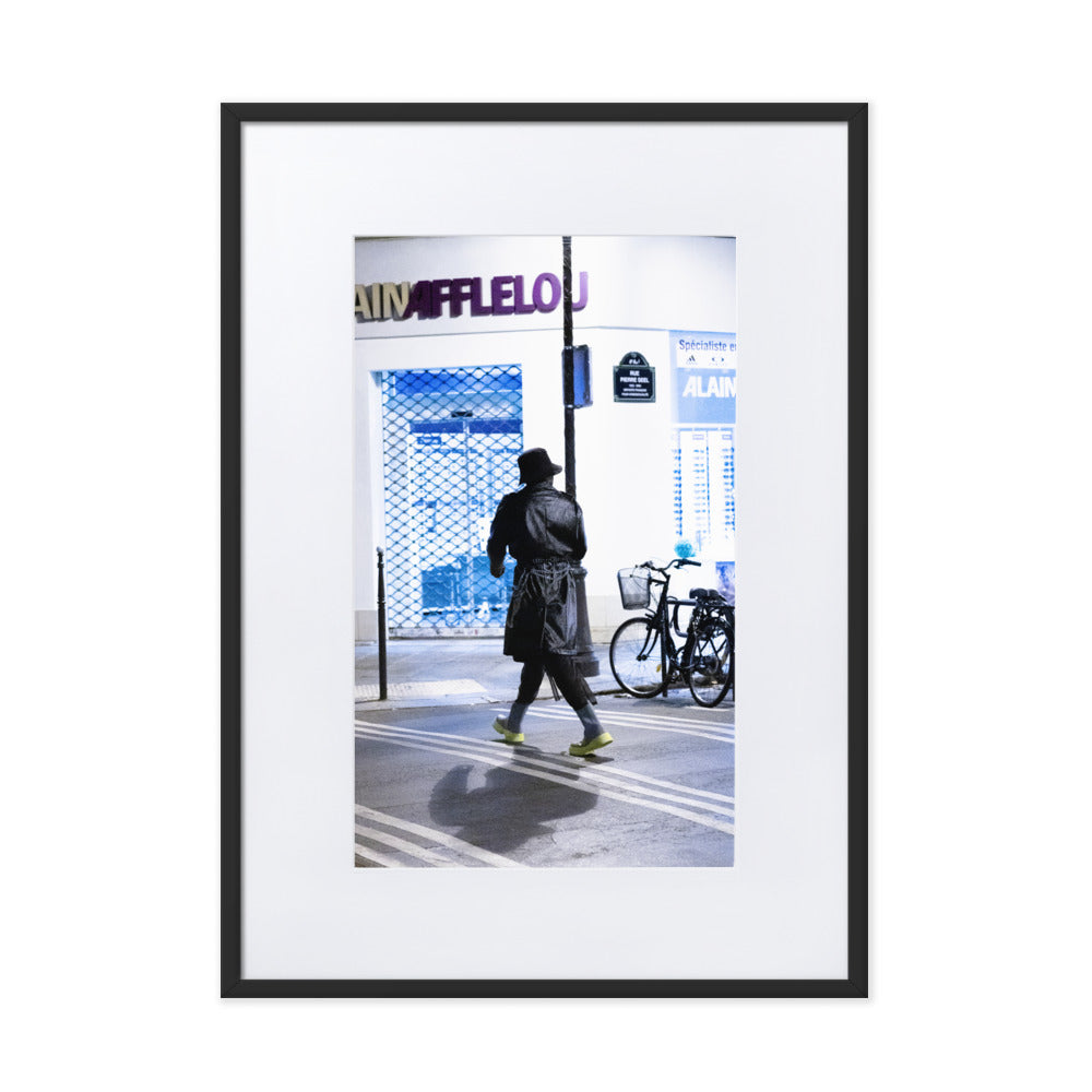 Poster de la photographie "Photo de rue 21", capture d'un homme au style unique dans le 4ème arrondissement de Paris.