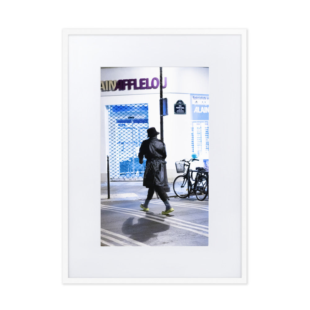 Poster de la photographie "Photo de rue 21", capture d'un homme au style unique dans le 4ème arrondissement de Paris.