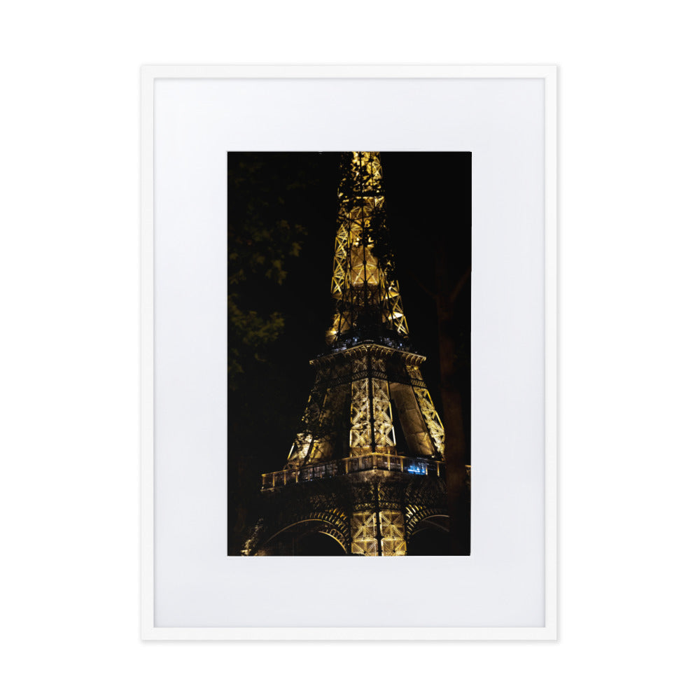 Tour Eiffel - Photographie de la tour Eiffel illuminée dans la nuit - La Boutique du Poster