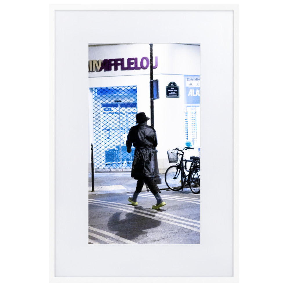 Poster de la photographie "Photo de rue 21", capture d'un homme au style unique dans le 4ème arrondissement de Paris.
