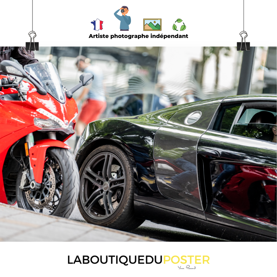 Poster mural - Ducati & Audi R8 – Photographie de rue – Poster photo, poster XXL, Photo d’art, photographie murale et des posters muraux des photographies de rue unique au monde. La boutique de posters créée par un Photographe français.