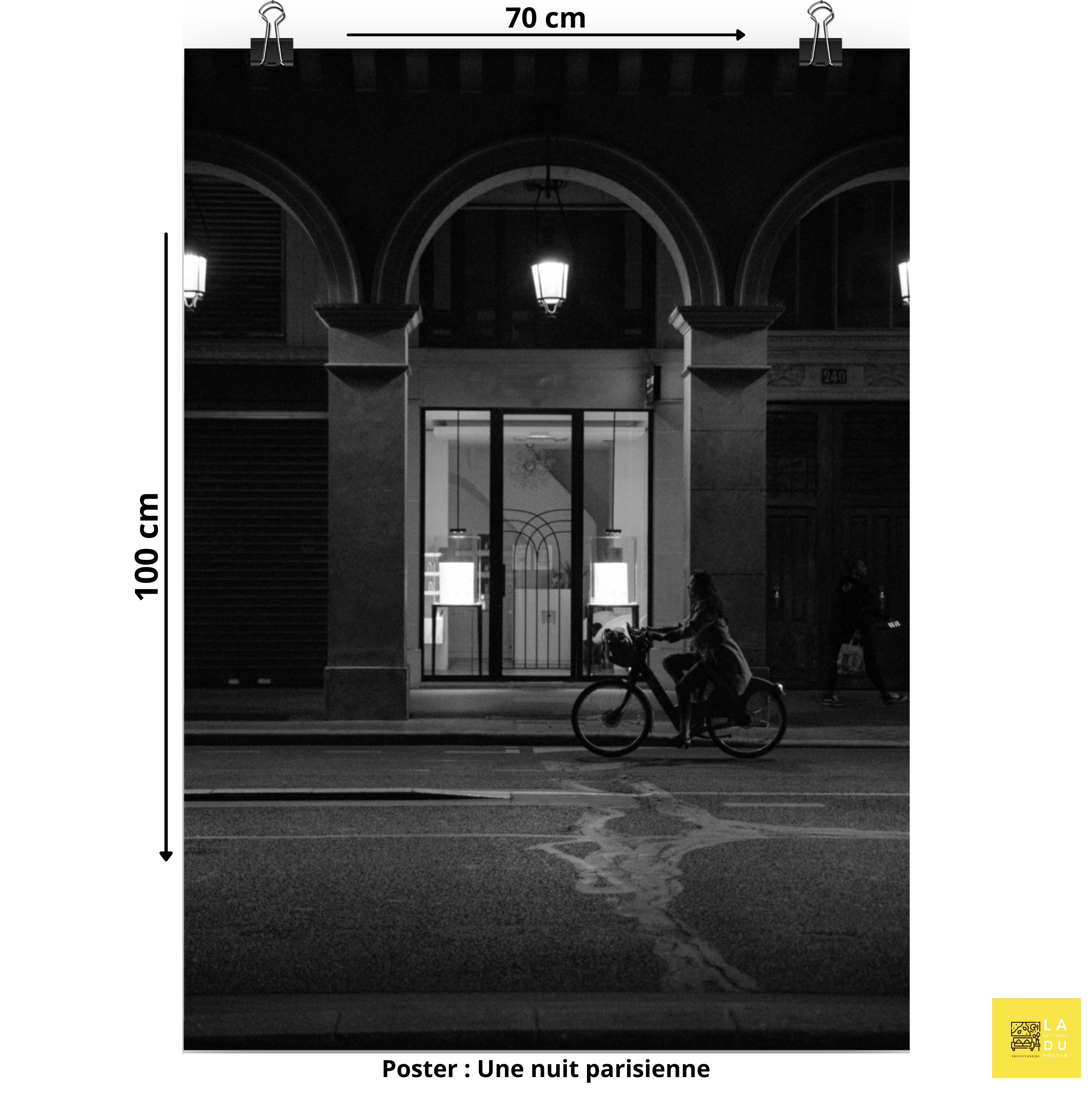 Poster mural - Une nuit parisienne – Photographie de rue en noir et blanc – Poster photo, poster XXL, photographie murale et des posters muraux unique au monde. La boutique de posters créée par Yann Peccard un Photographe français.