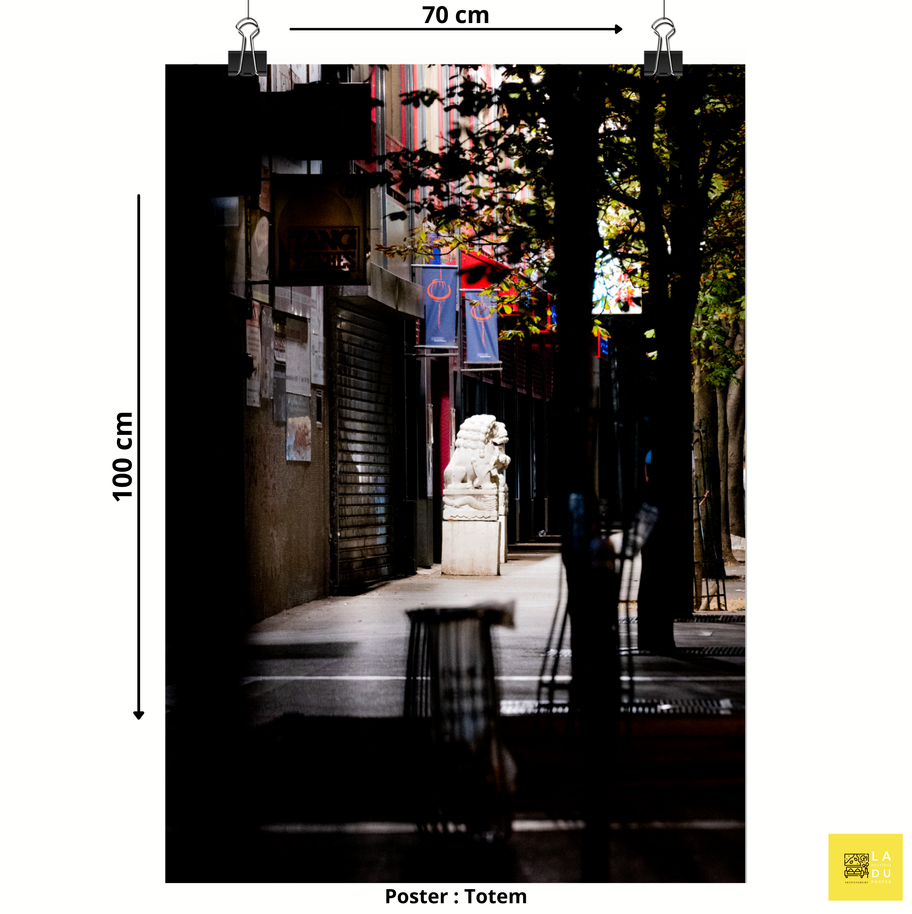 Poster mural - Statue chinoise – Photographie de nuit – Poster photo, poster XXL, photographie murale et des posters muraux unique au monde. La boutique de posters créée par Yann Peccard un Photographe français.