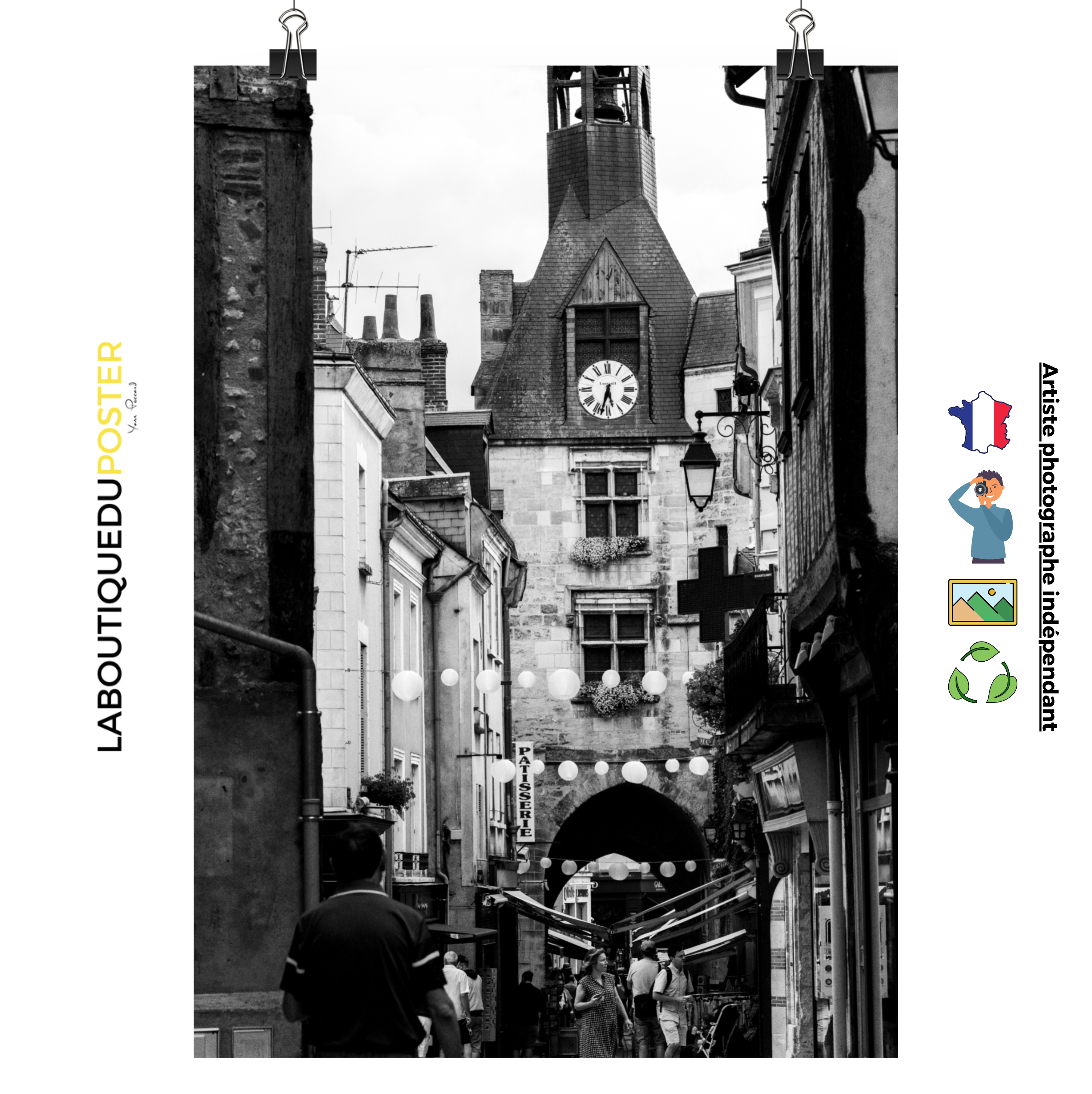 Poster mural - Horloge Lussault N02 – Photographie en Noir et blanc – Poster photo, poster XXL, Photo d’art, photographie murale et des posters muraux des photographies de rue unique au monde. La boutique de posters créée par un Photographe français.