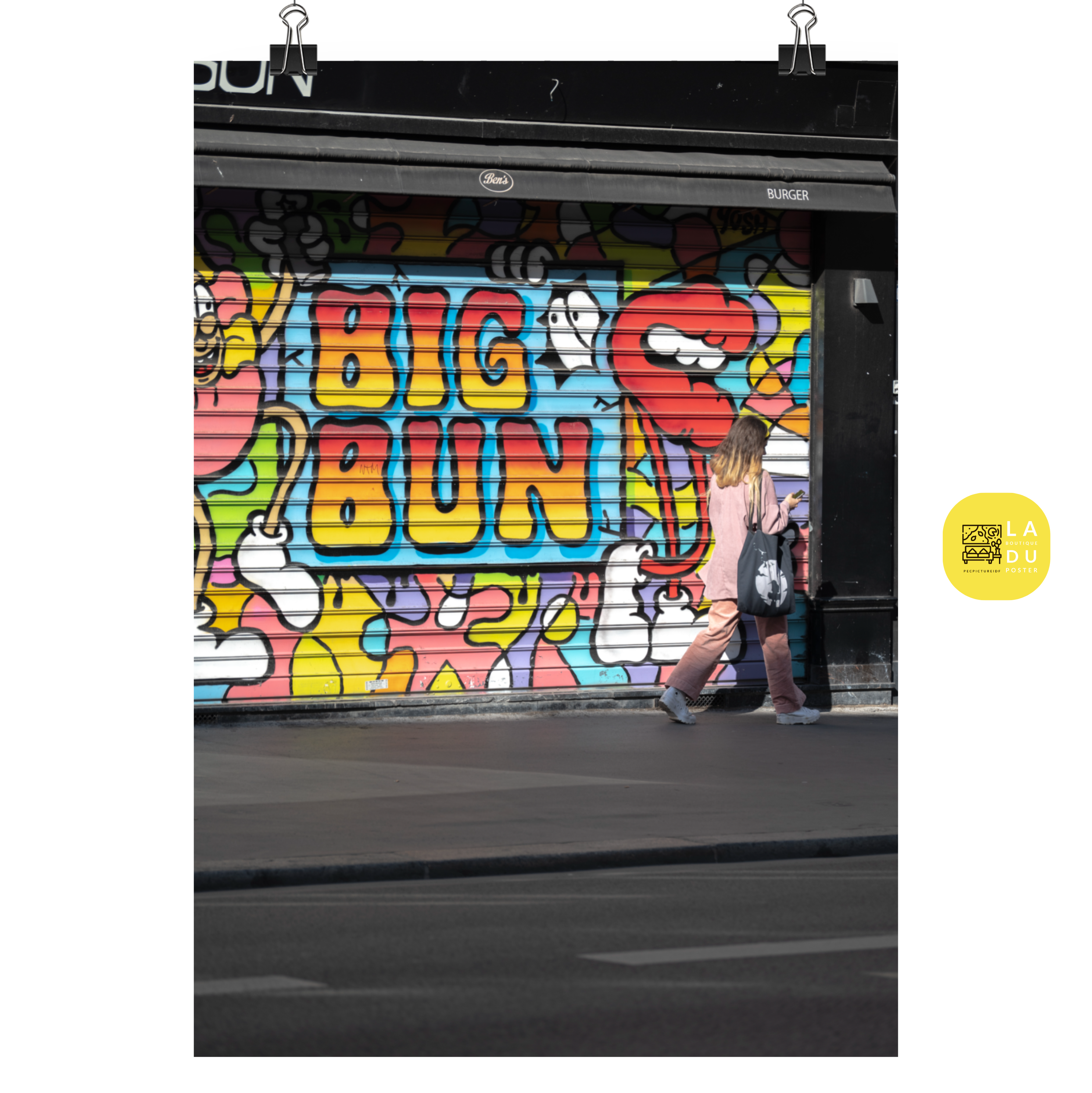 Poster mural - Big Bun – Photographie de rue à Paris – Poster photo, poster XXL, Photo d’art, photographie murale et des posters muraux des photographies de rue unique au monde. La boutique de posters créée par un Photographe français.