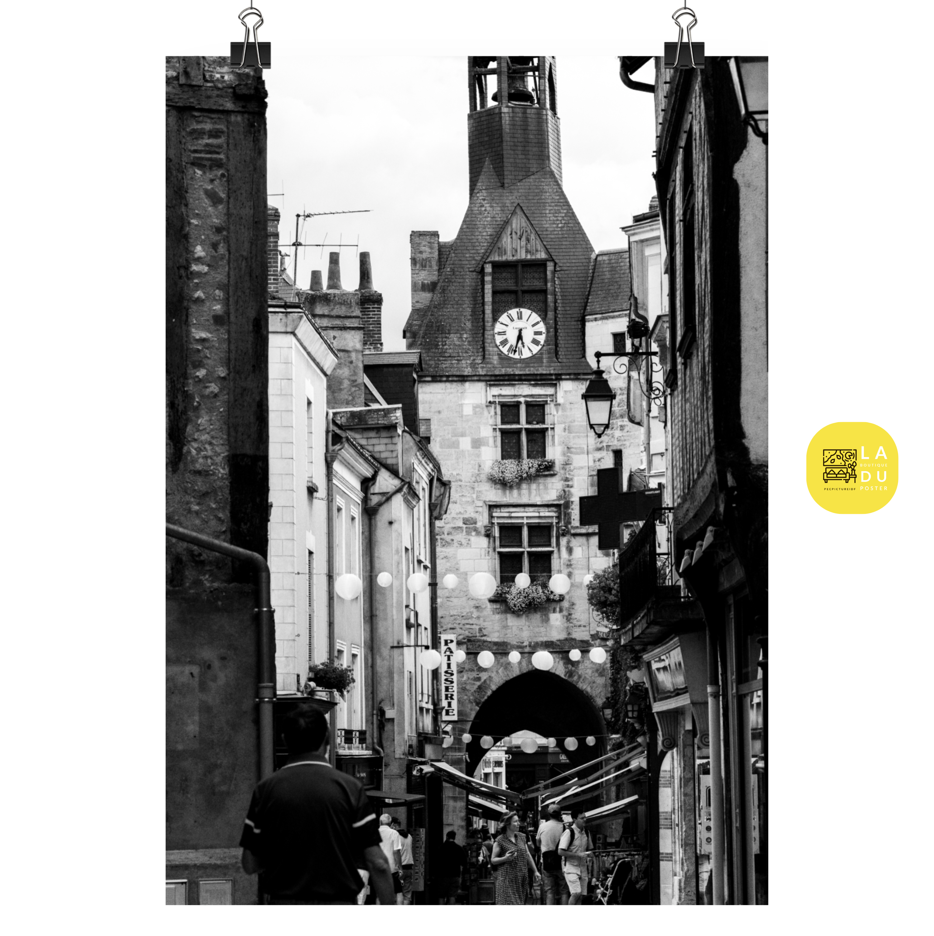 Poster mural - Horloge Lussault N02 – Photographie en Noir et blanc – Poster photo, poster XXL, Photo d’art, photographie murale et des posters muraux des photographies de rue unique au monde. La boutique de posters créée par un Photographe français.
