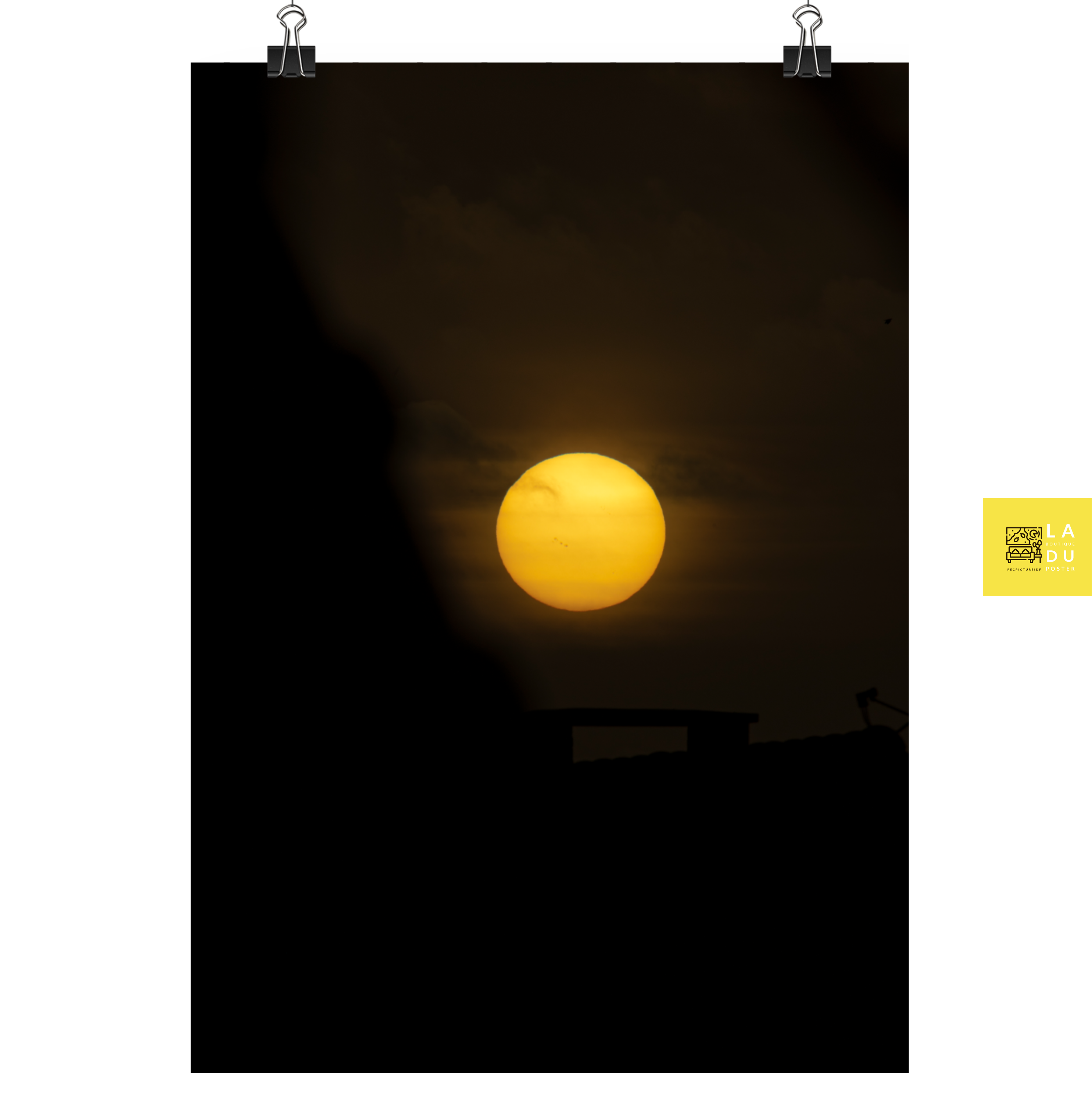 Poster mural - Un soleil tout jaune – Photographie du soleil – Poster photo, poster XXL, photographie murale et des posters muraux unique au monde. La boutique de posters créée par Yann Peccard un Photographe français.