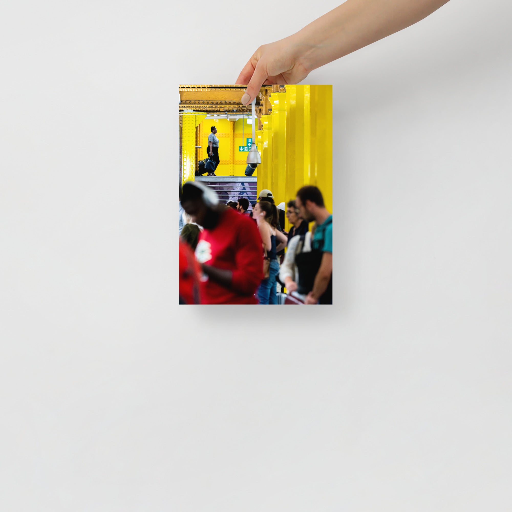 Poster mural - Photo de rue N17 – Photographie de rue de ville du métro parisien – Poster photo, poster XXL, photographie murale et des posters muraux unique au monde. La boutique de posters créée par Yann Peccard un Photographe français.