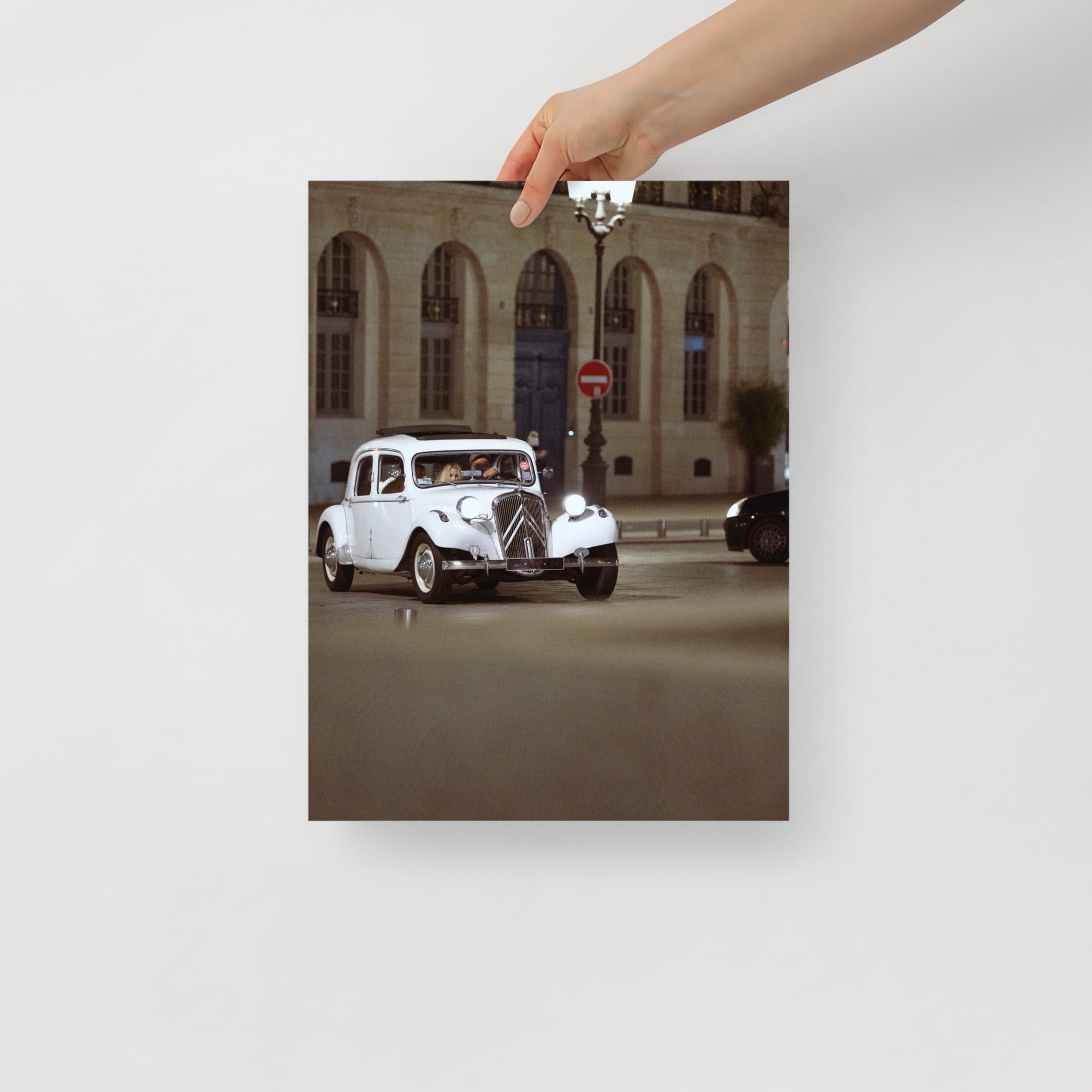 Poster mural - Citroën traction – Photographie de vielle voiture – Poster photo, poster XXL, Photo d’art, photographie murale et des posters muraux des photographies de rue unique au monde. La boutique de posters créée par un Photographe français.