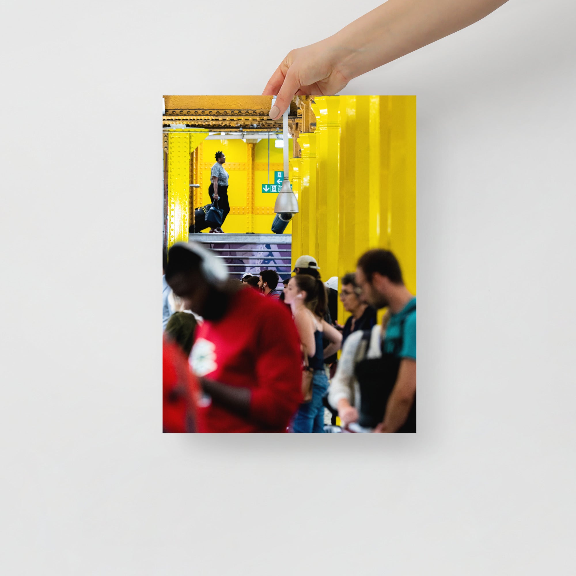 Poster mural - Photo de rue N17 – Photographie de rue de ville du métro parisien – Poster photo, poster XXL, photographie murale et des posters muraux unique au monde. La boutique de posters créée par Yann Peccard un Photographe français.