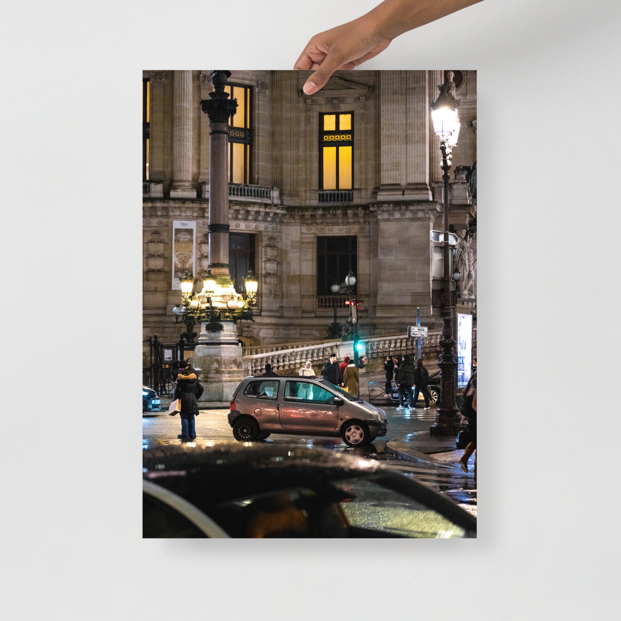 Poster mural - Twingo 1 Opéra – Photographie de voiture – Poster photo, poster XXL, photographie murale et des posters muraux unique au monde. La boutique de posters créée par Yann Peccard un Photographe français.