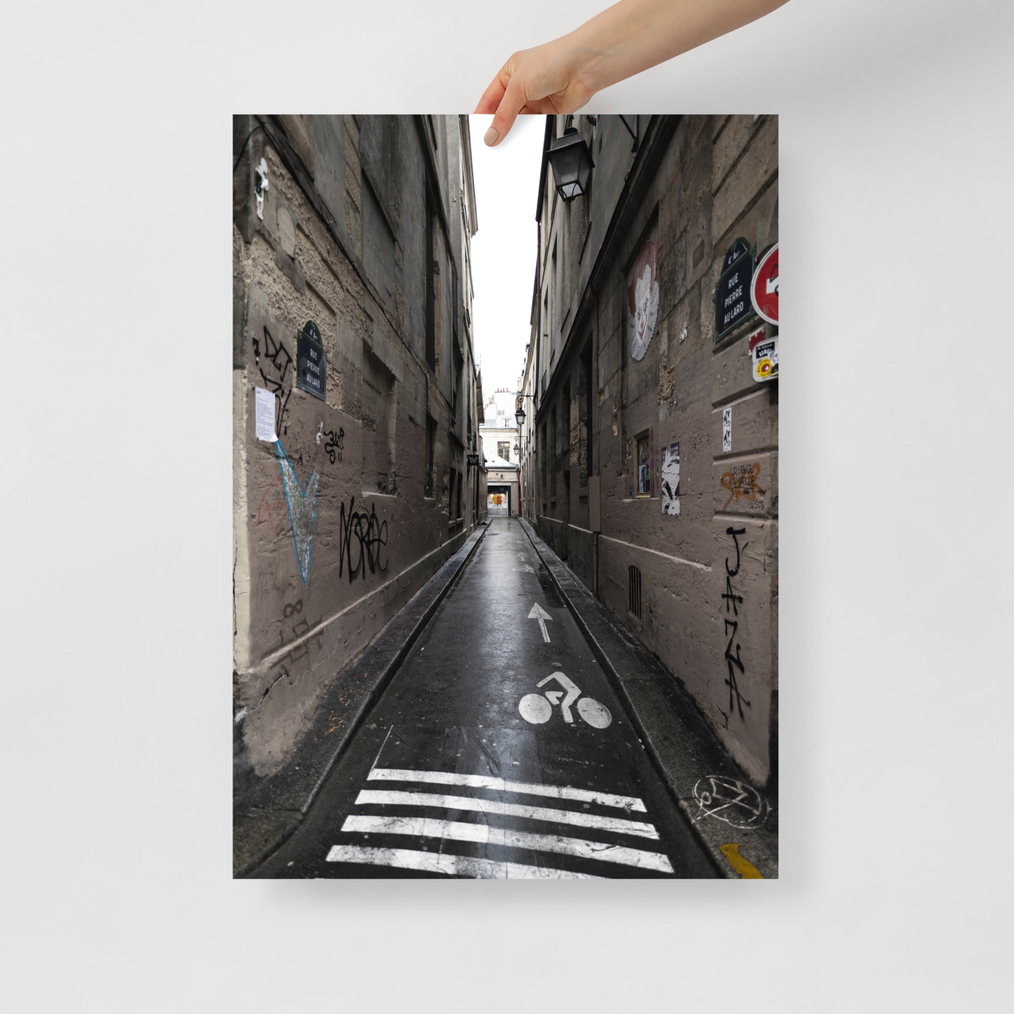 Poster mural - Rue Pierre au lard – Photographie de rue de ville à Paris – Poster photo, poster XXL, photographie murale et des posters muraux unique au monde. La boutique de posters créée par Yann Peccard un Photographe français.