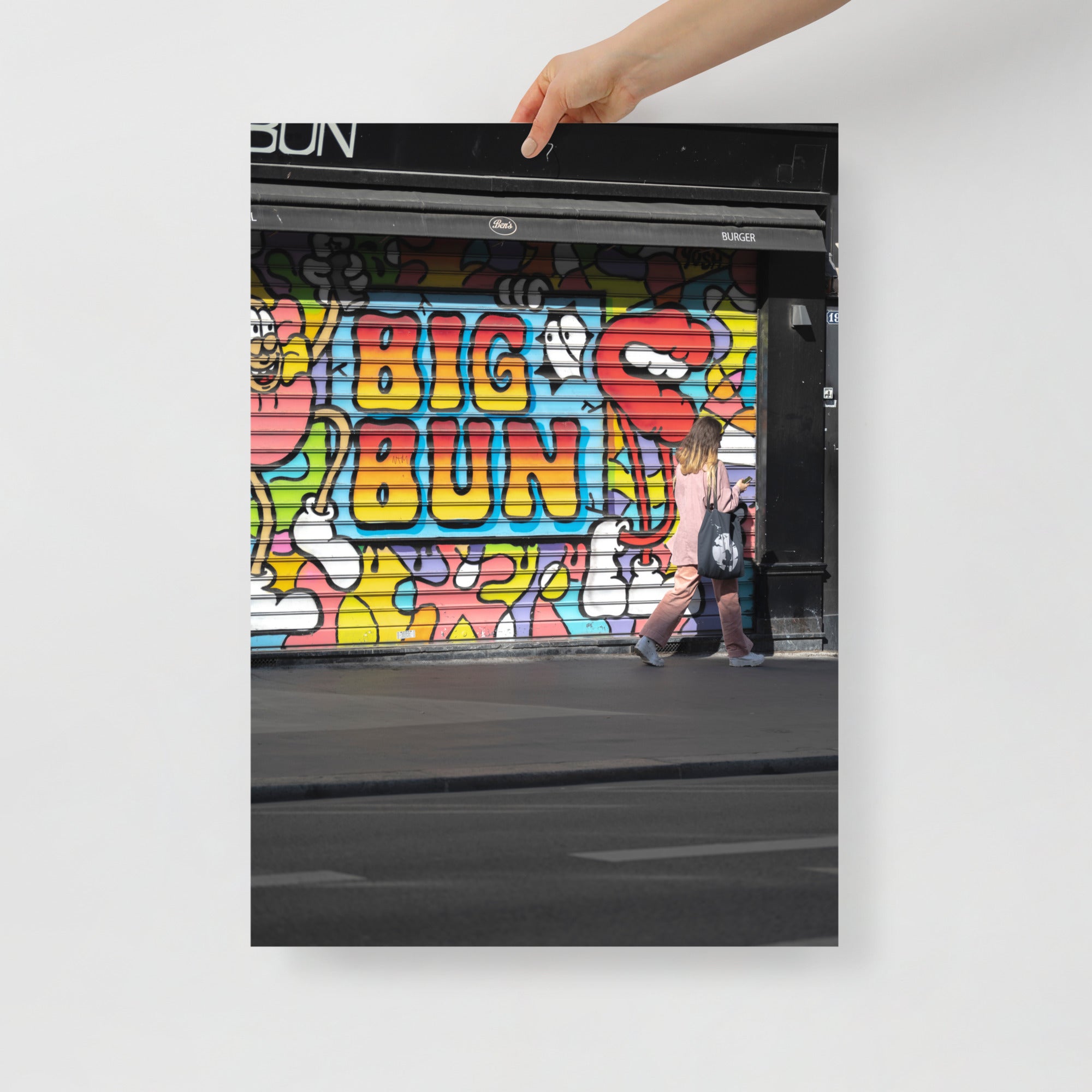 Poster mural - Big Bun – Photographie de rue à Paris – Poster photo, poster XXL, Photo d’art, photographie murale et des posters muraux des photographies de rue unique au monde. La boutique de posters créée par un Photographe français.