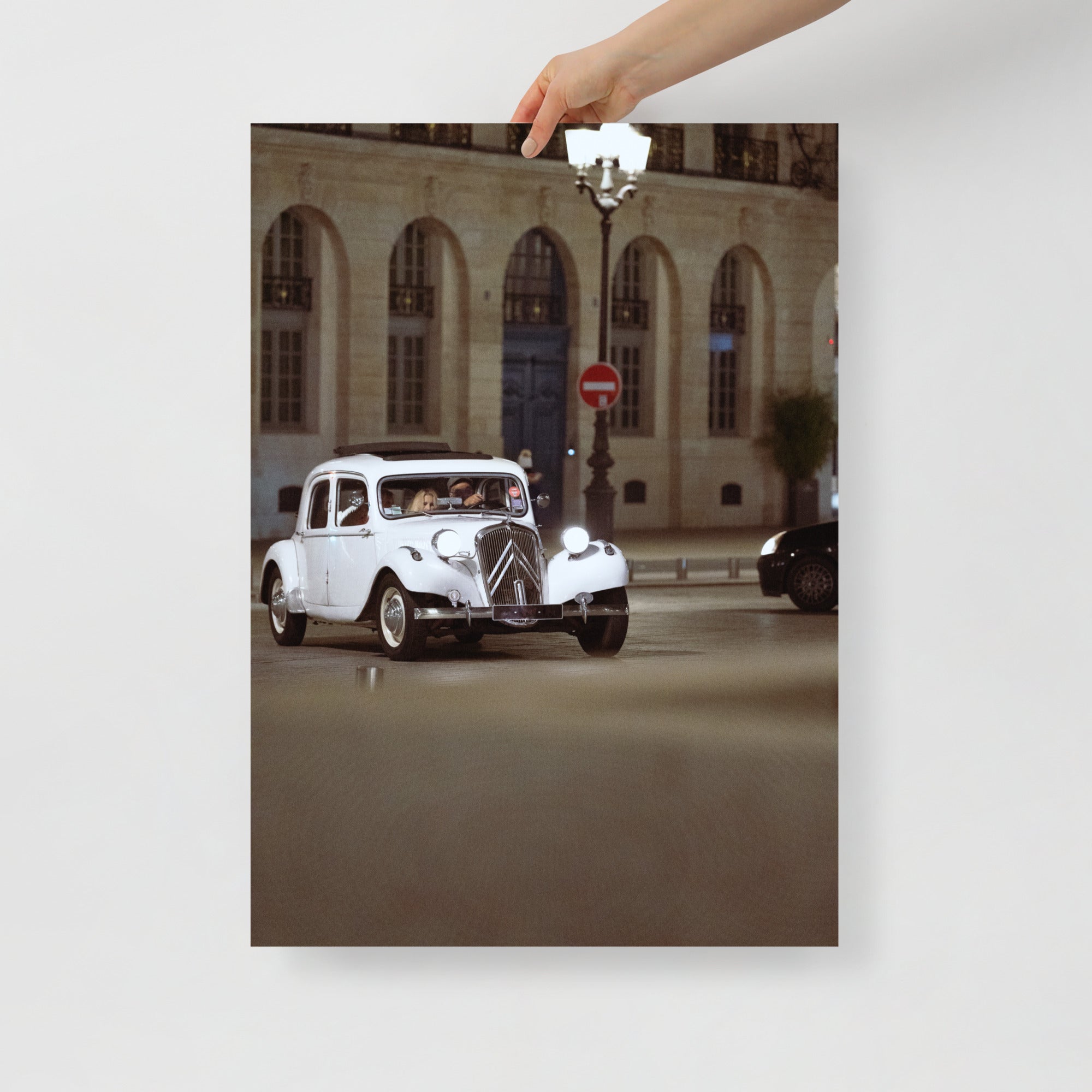 Poster mural - Citroën traction – Photographie de vielle voiture – Poster photo, poster XXL, Photo d’art, photographie murale et des posters muraux des photographies de rue unique au monde. La boutique de posters créée par un Photographe français.