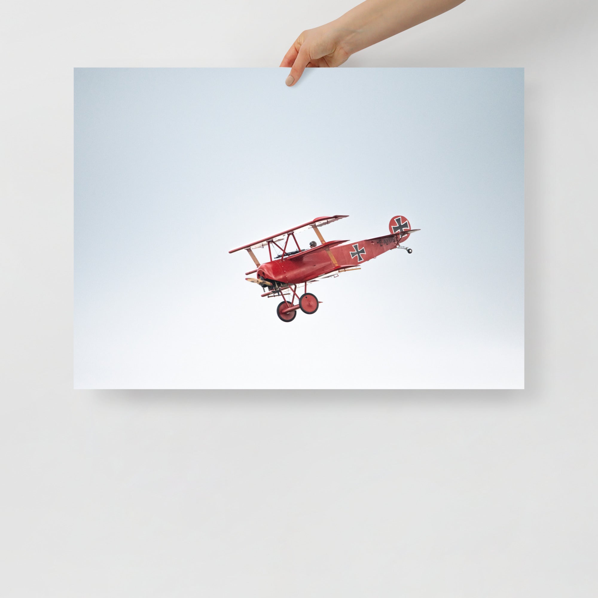Poster mural - Fokker DR1 – Photographie d'avion de guerre – Poster photo, poster XXL, Photo d’art, photographie murale et des posters muraux des photographies de rue unique au monde. La boutique de posters créée par un Photographe français.