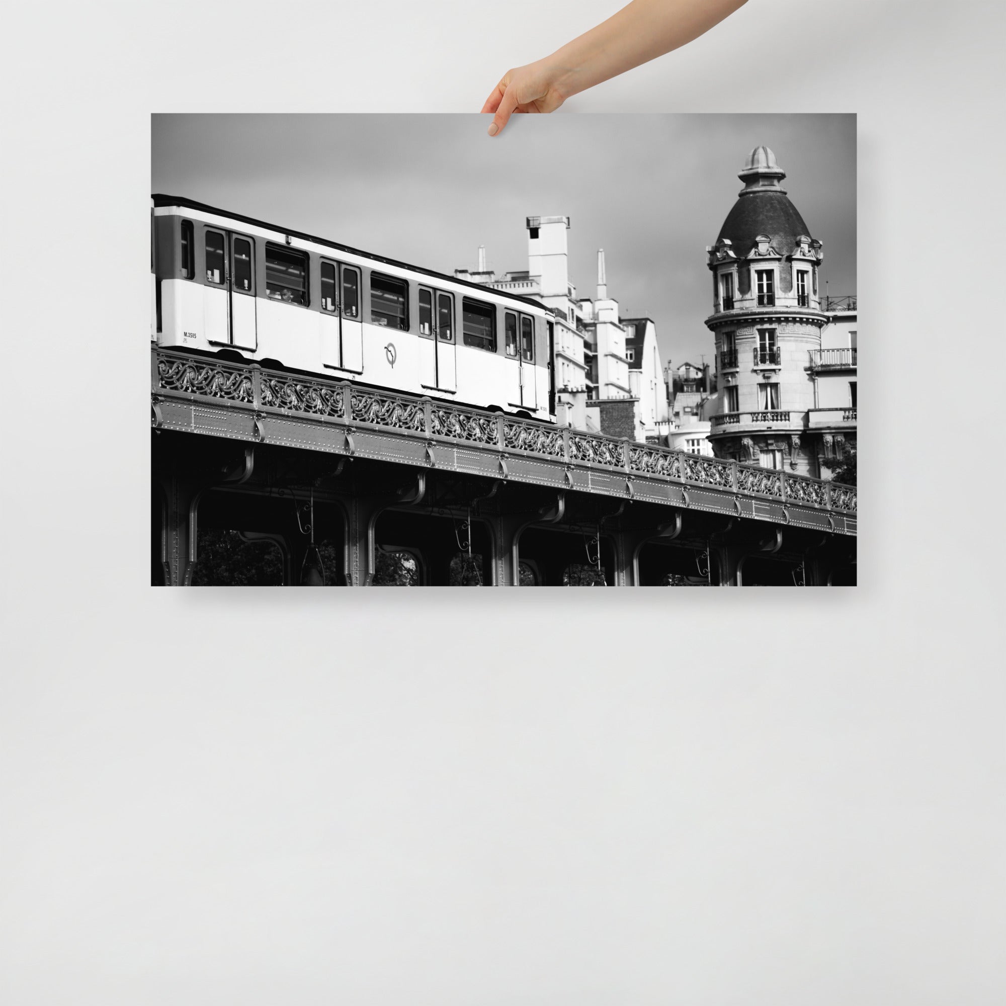 Poster - Métro parisien 1 – Photo en Noir et blanc – Décoration murale pas cher à partir de 24,99€ , décoration murale, poster XXL, Photos d’arts, photographie murale, Posters muraux unique au monde. La boutique de posters créée par un Photographe français